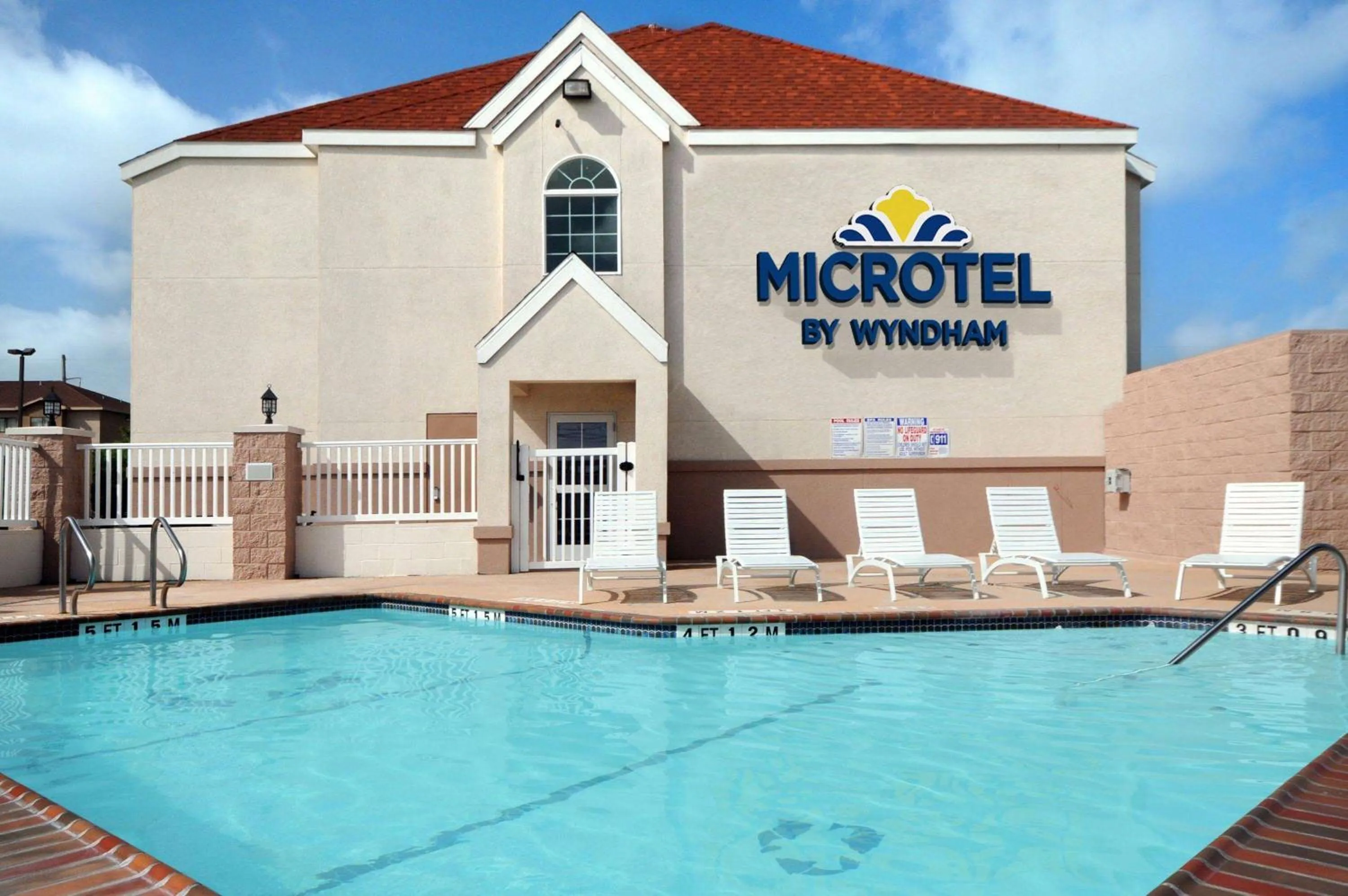 Pool view in Microtel Inn & Suites by Wyndham Corpus Christi/Aransas Pass