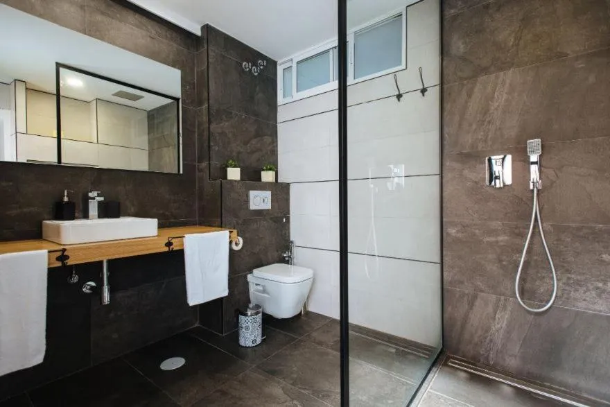 Shower in DreamsApt Sagasta