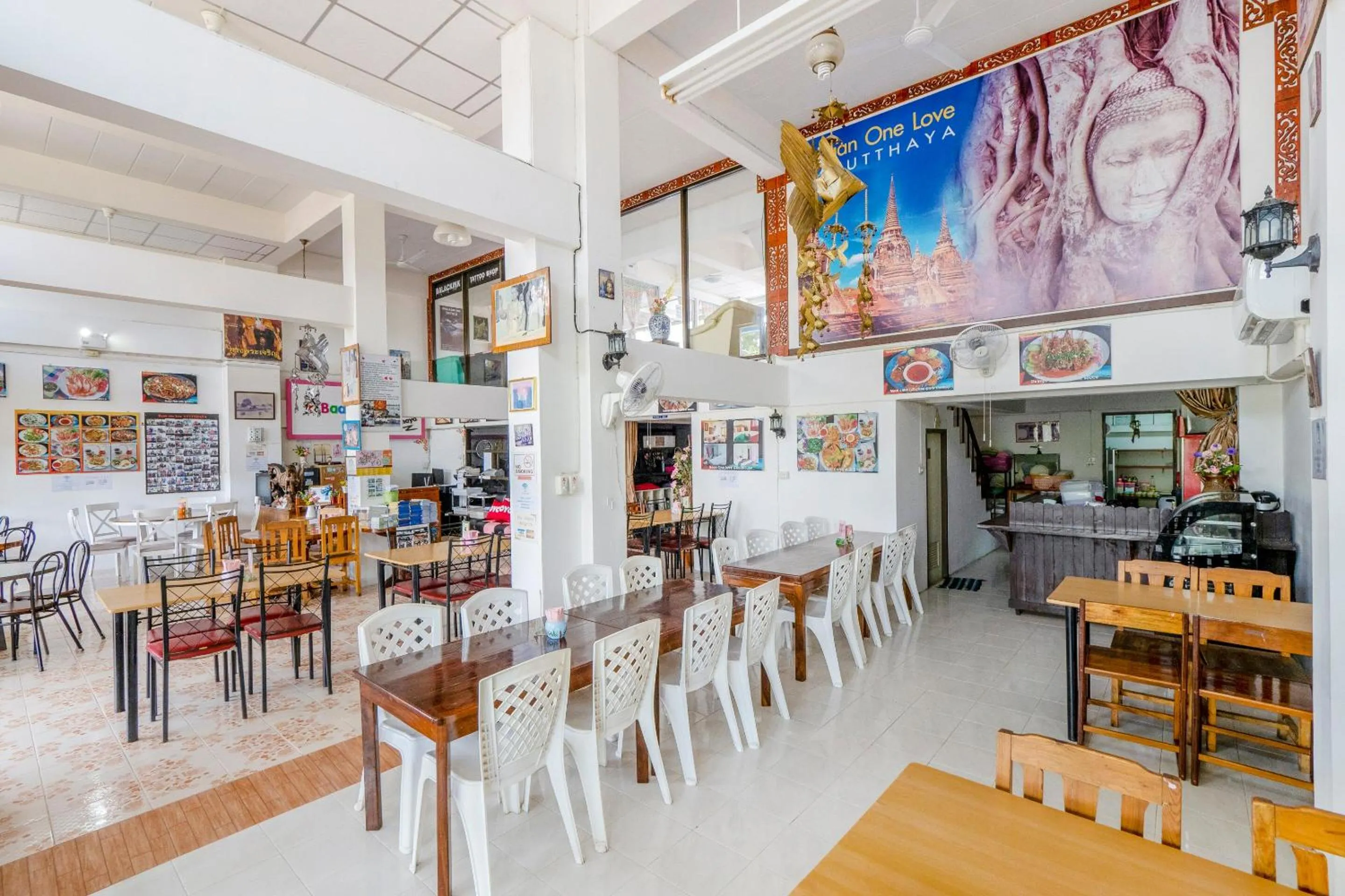 Restaurant/Places to Eat in OYO 906 Bann One Love