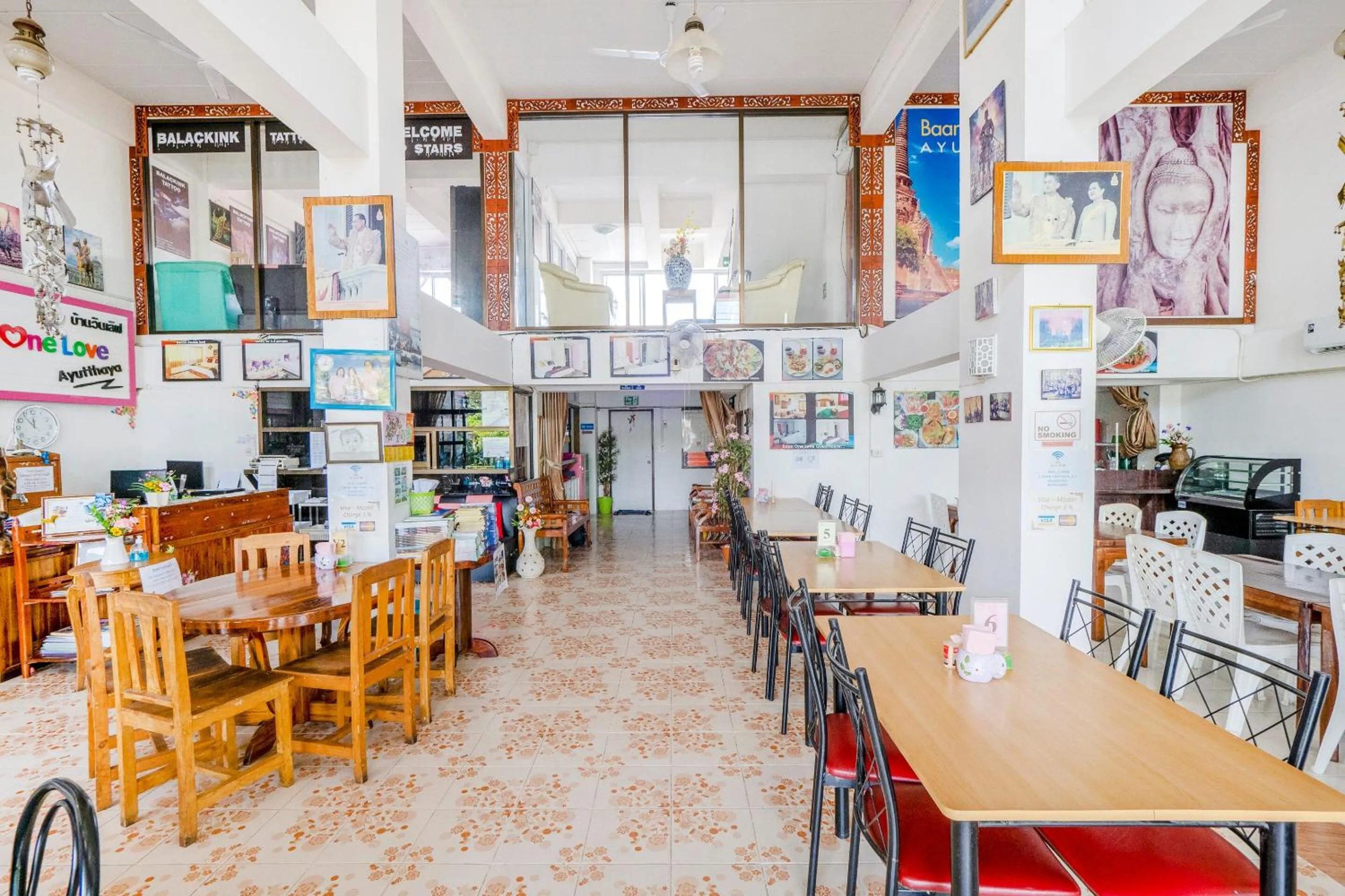 Restaurant/Places to Eat in OYO 906 Bann One Love