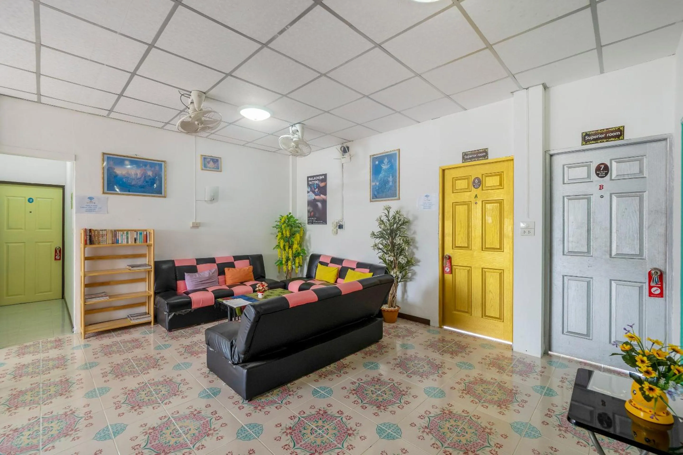 Lobby or reception in OYO 906 Bann One Love