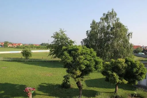 Hotel MK, Plavi restoran, Loznica
