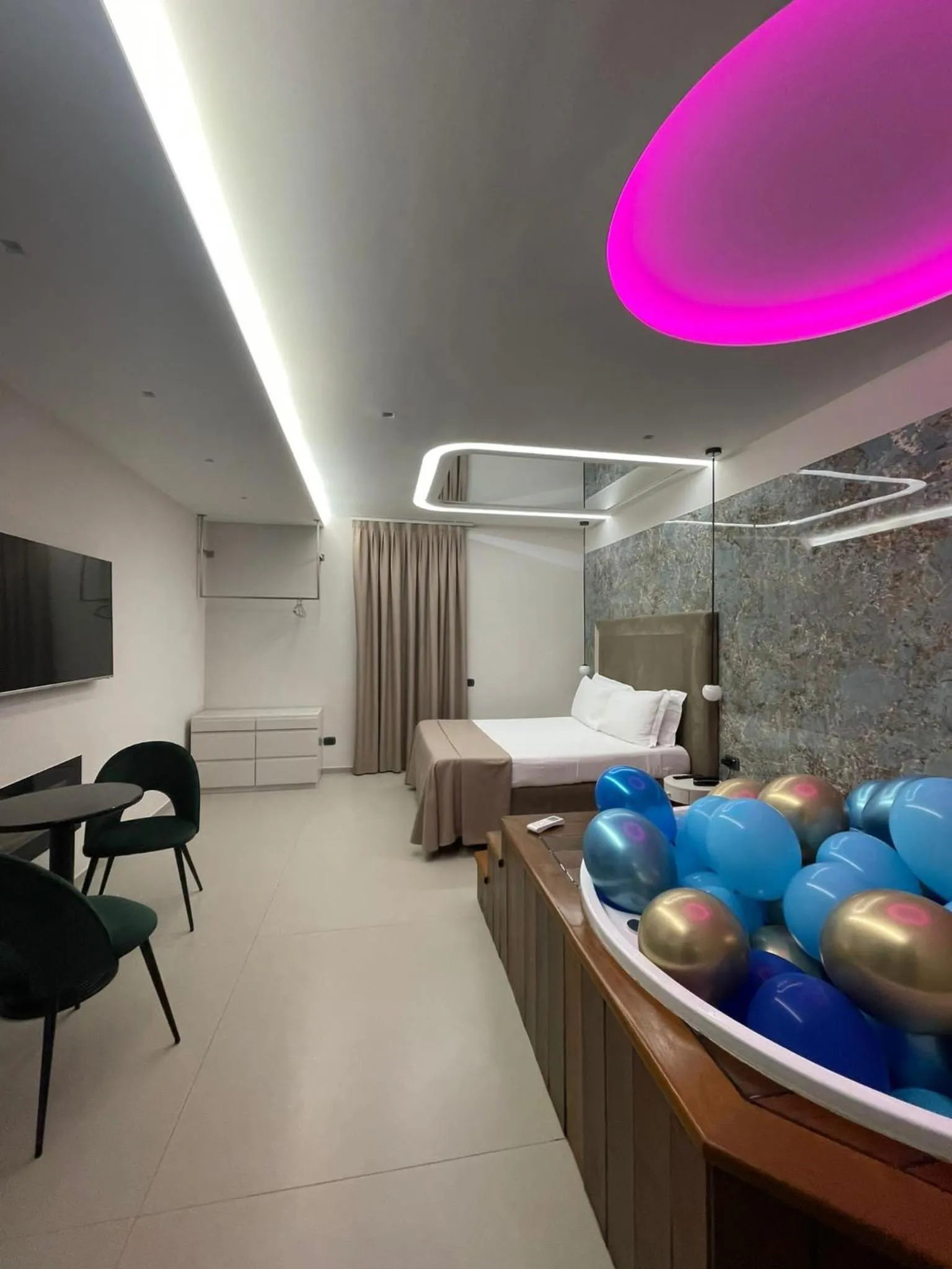 Hotel 2000