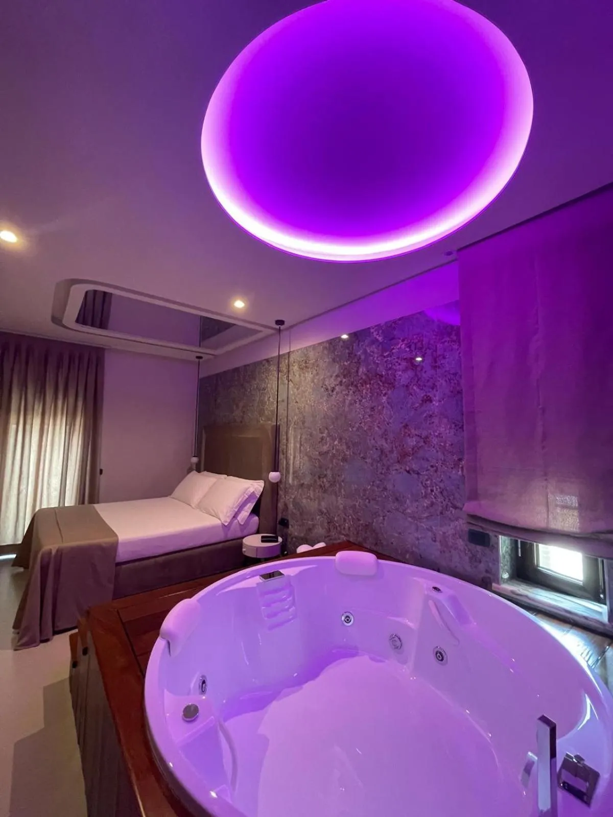 Hotel 2000