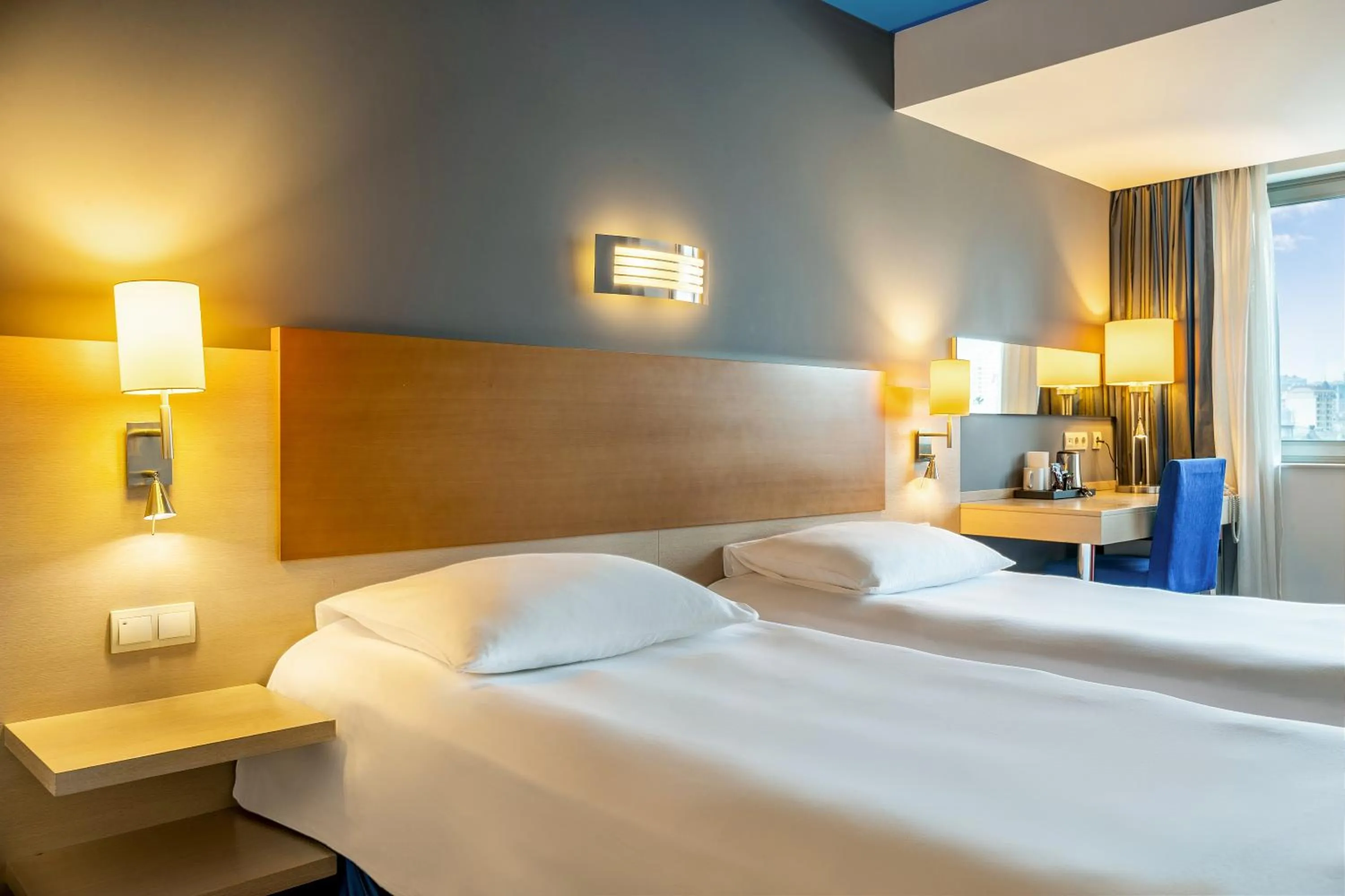 Living room, Bed in Radisson Hotel Baku