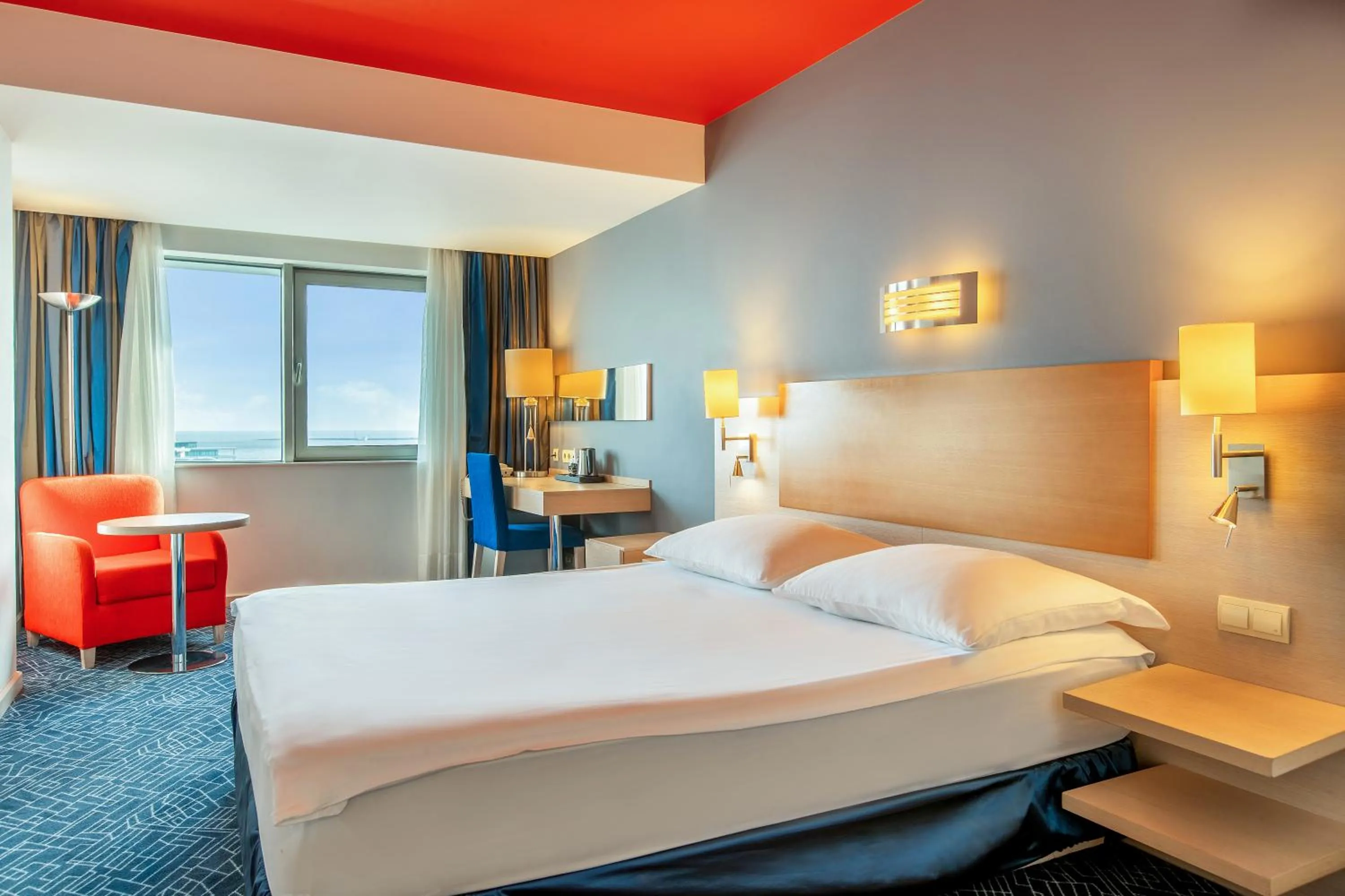 Living room, Bed in Radisson Hotel Baku