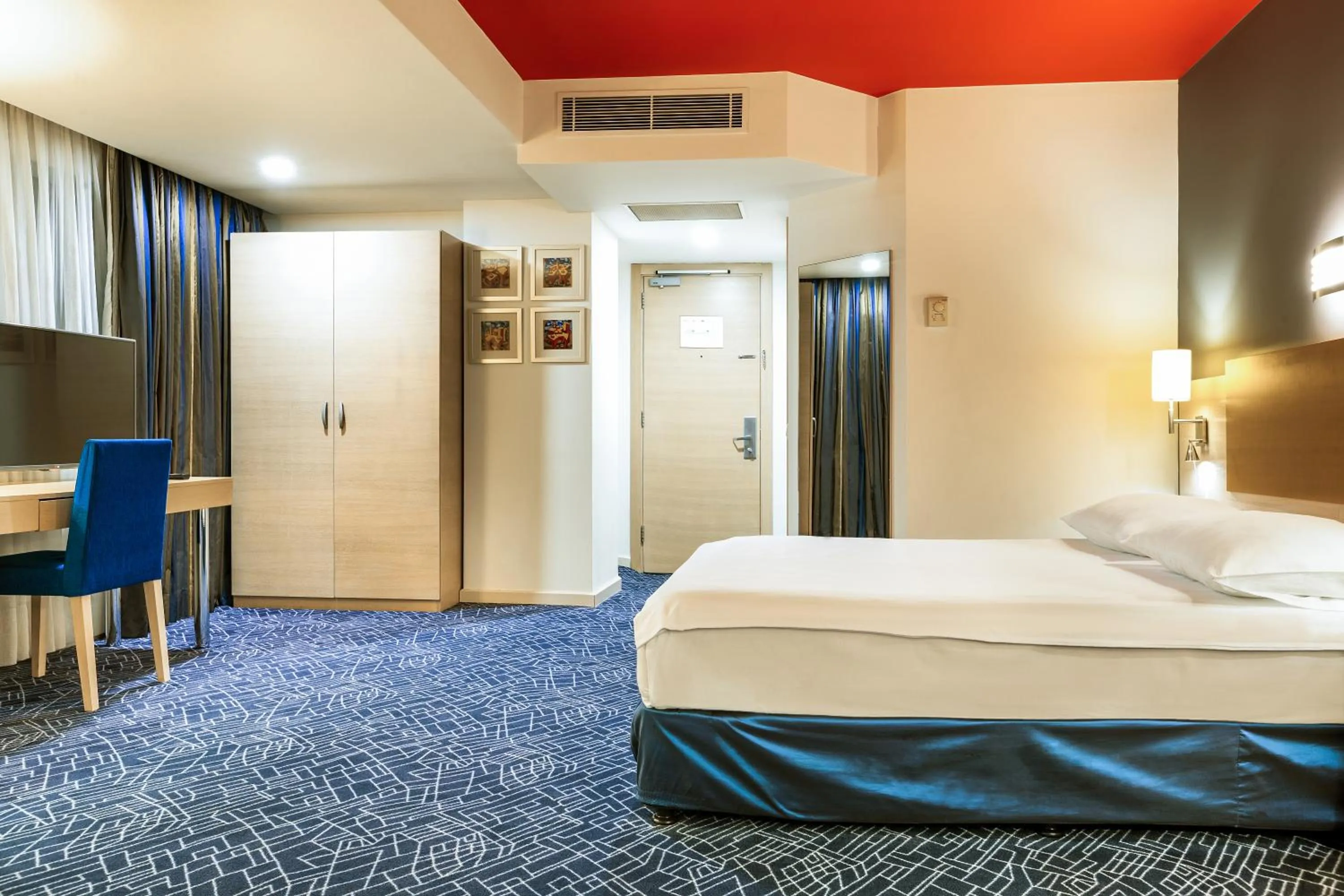 Living room, Bed in Radisson Hotel Baku