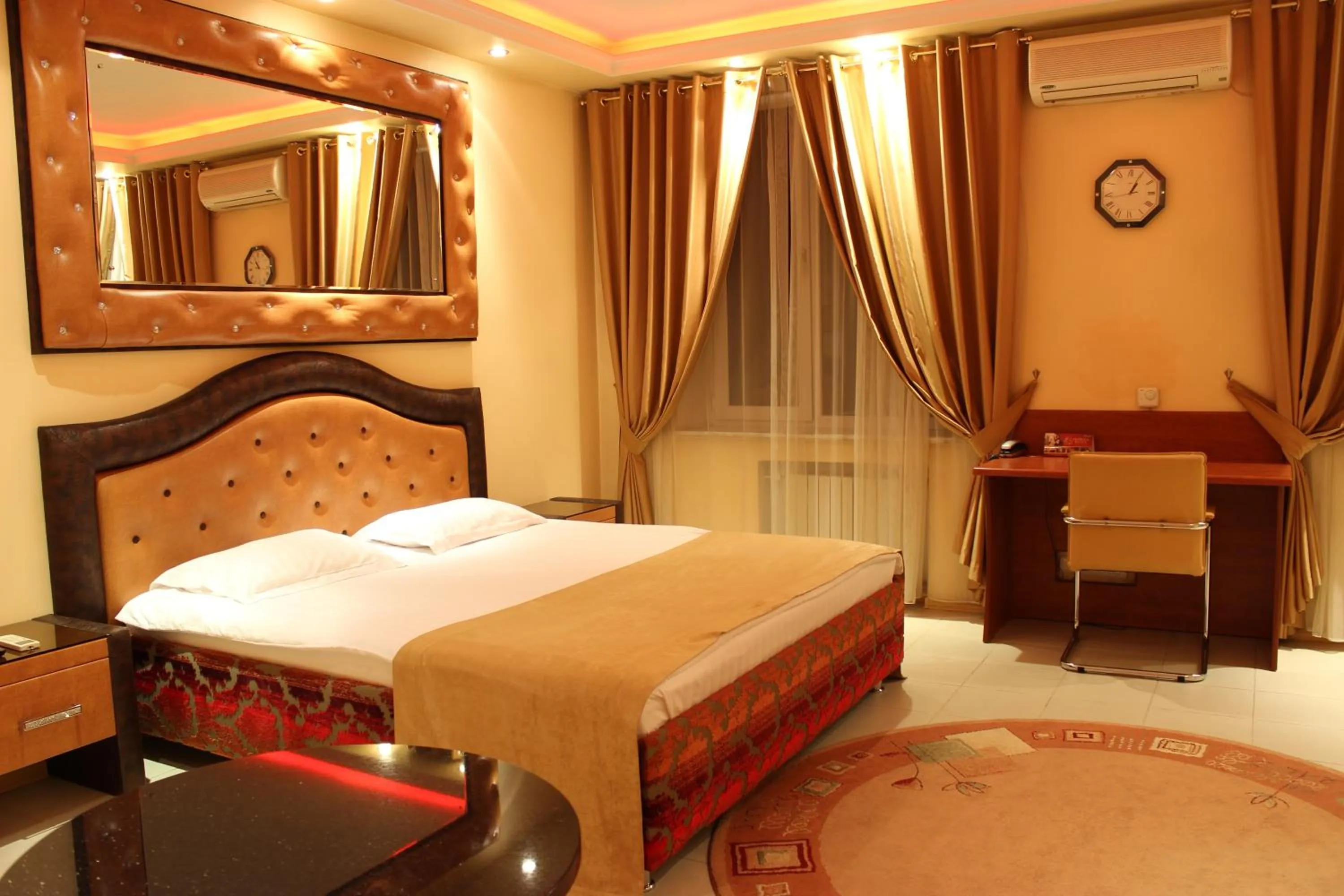 Library, Bed in Prestige apart-hotel