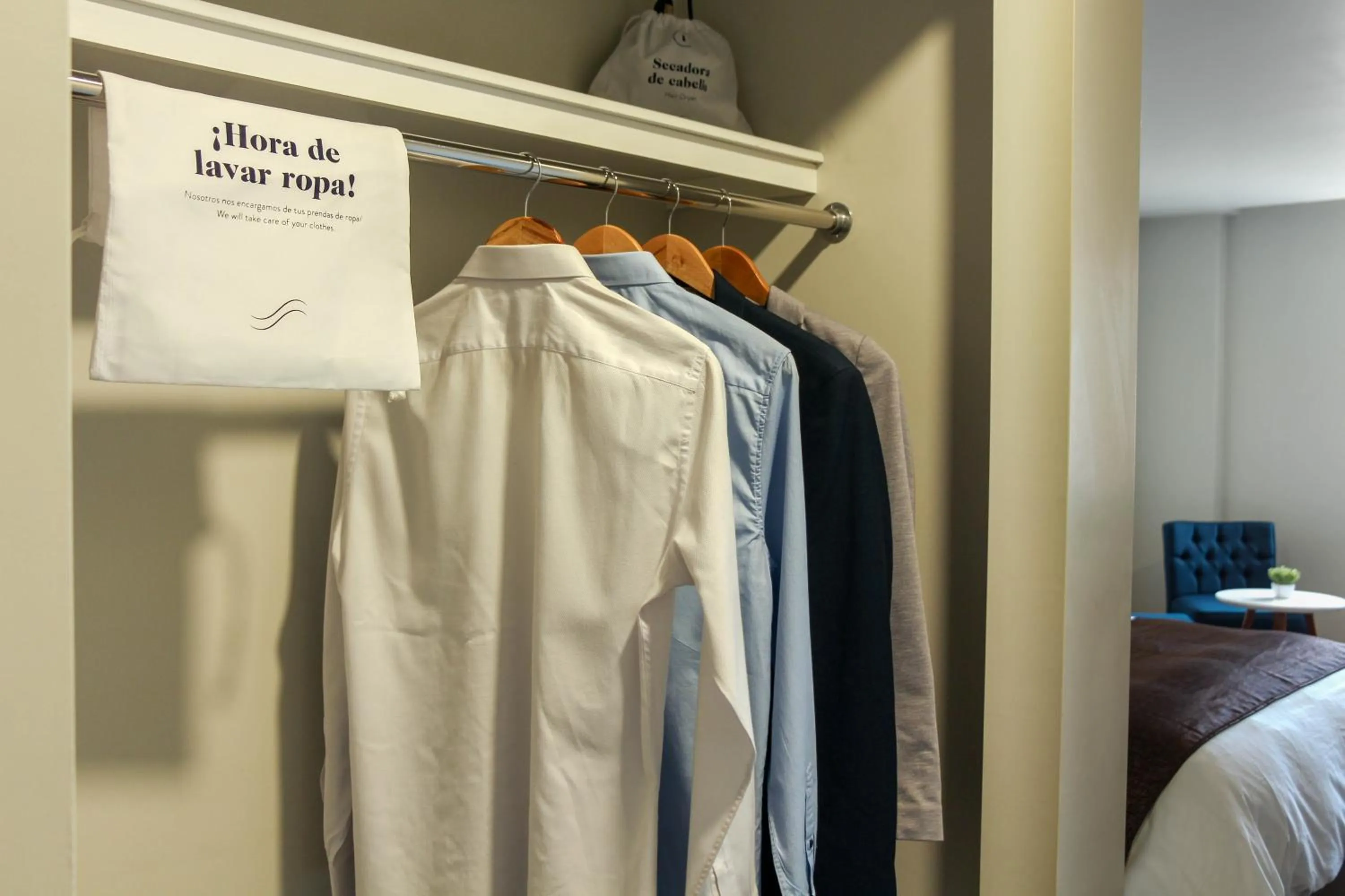 wardrobe, Bed in Hotel Unu