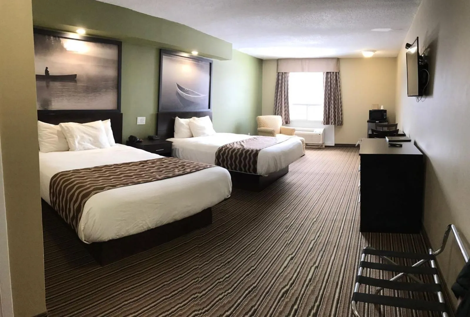 Photo of the whole room, Bed in red maple inn and suites