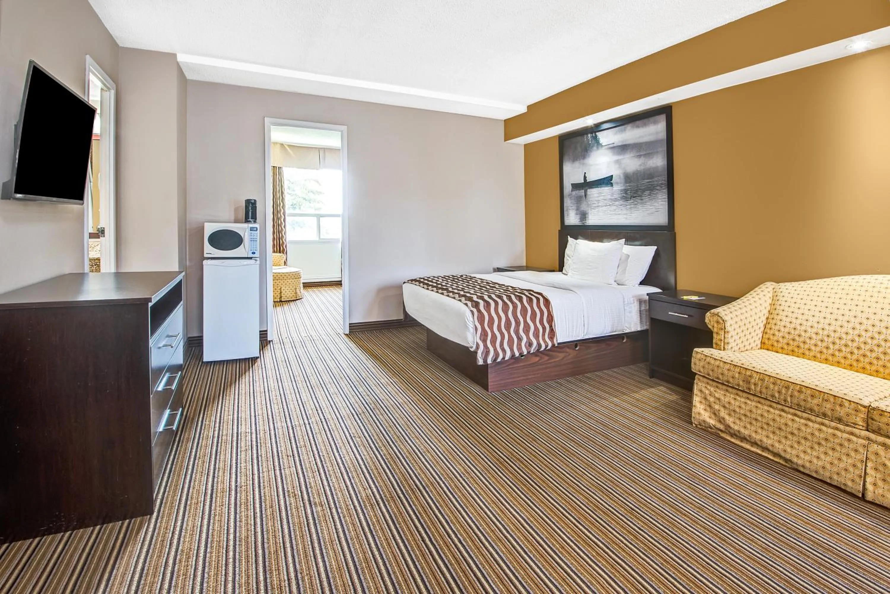 Photo of the whole room, Bed in red maple inn and suites