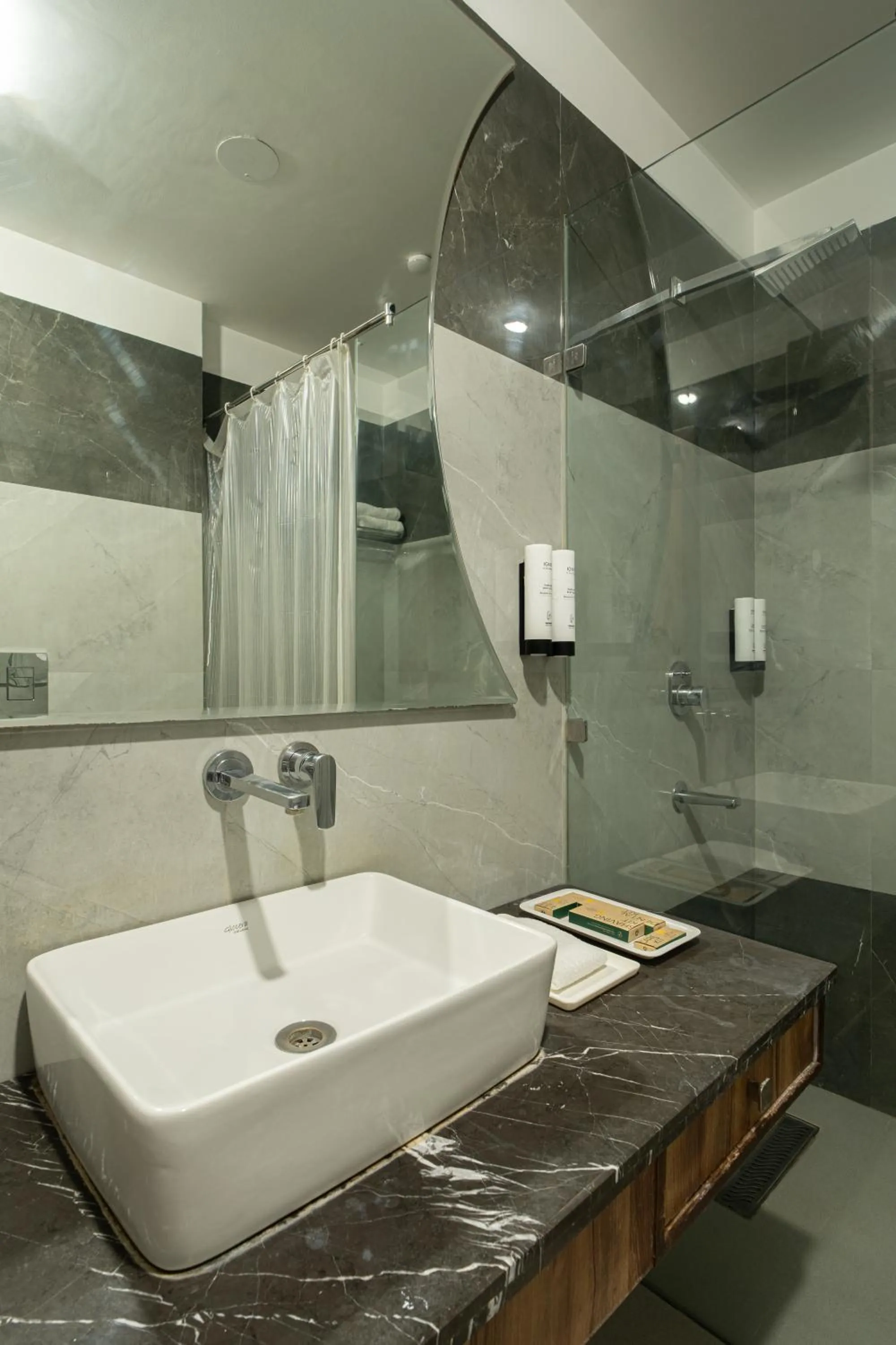 Shower in Hotel Sunstar Grand