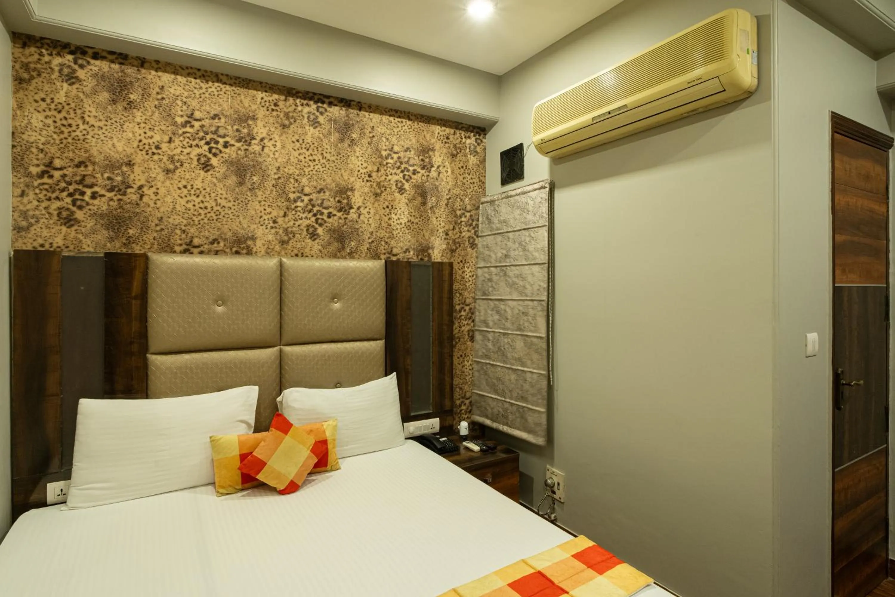 Bed in Hotel Sunstar Grand