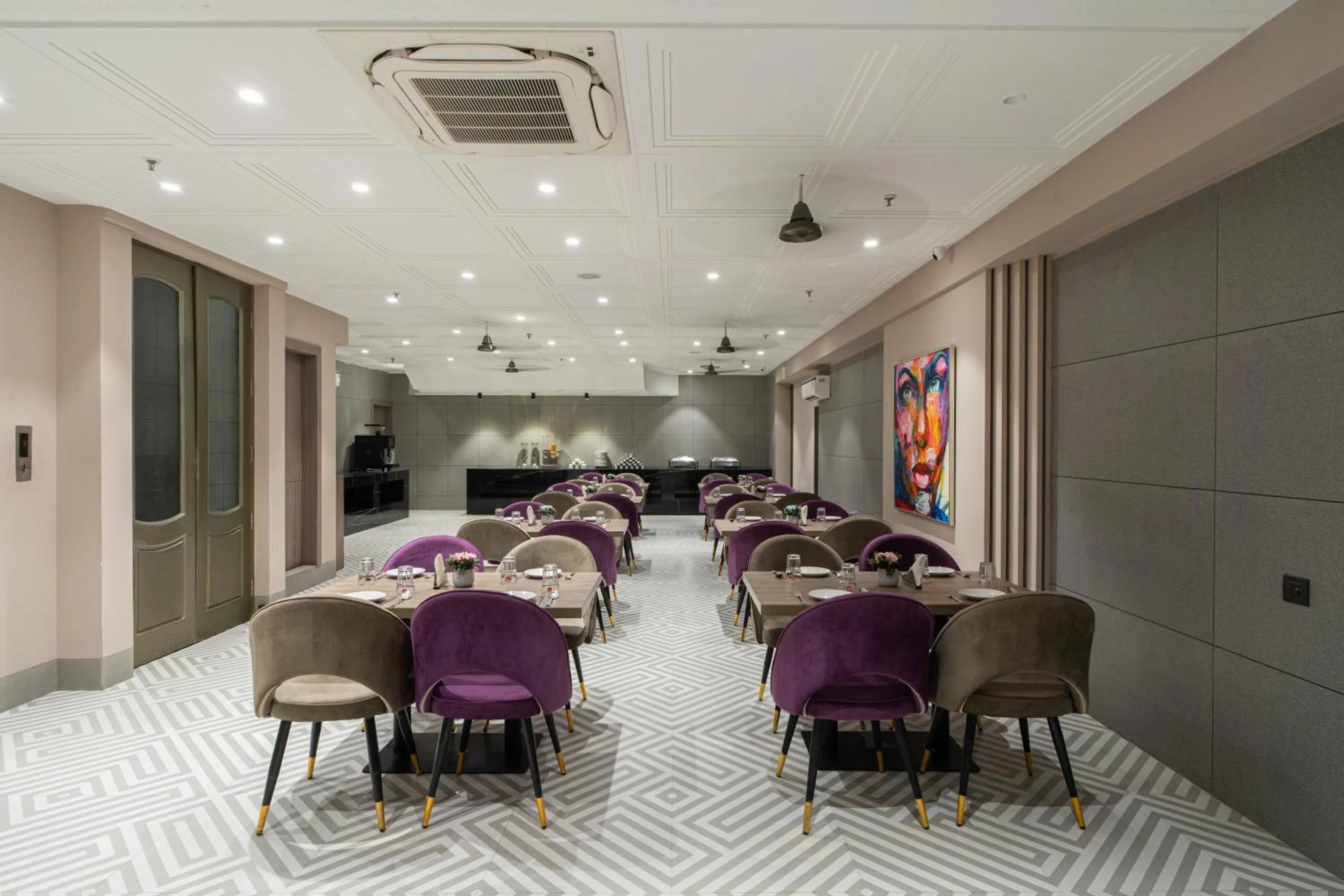 Restaurant/places to eat in Hotel Sunstar Grand