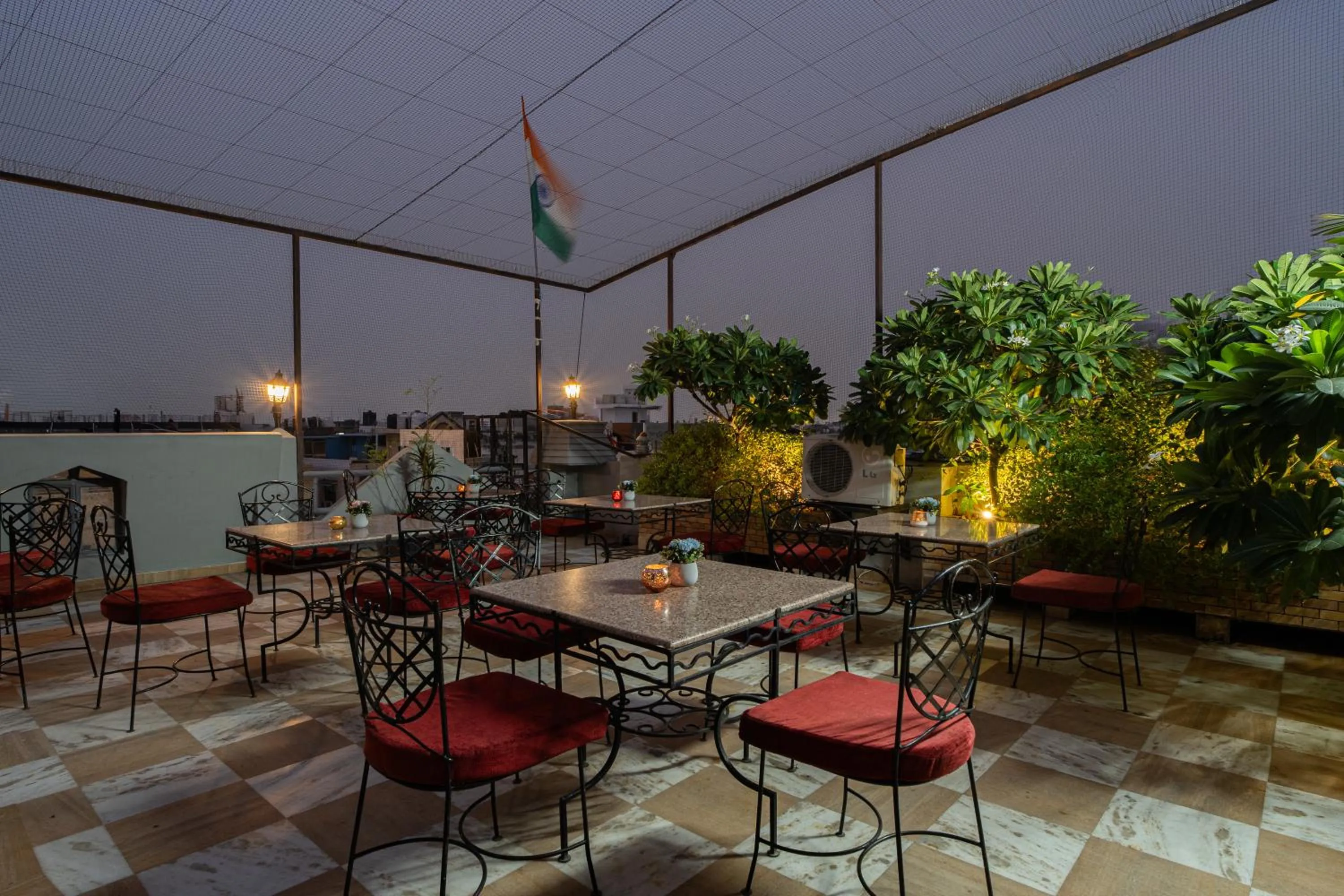 Restaurant/places to eat in Hotel Sunstar Grand