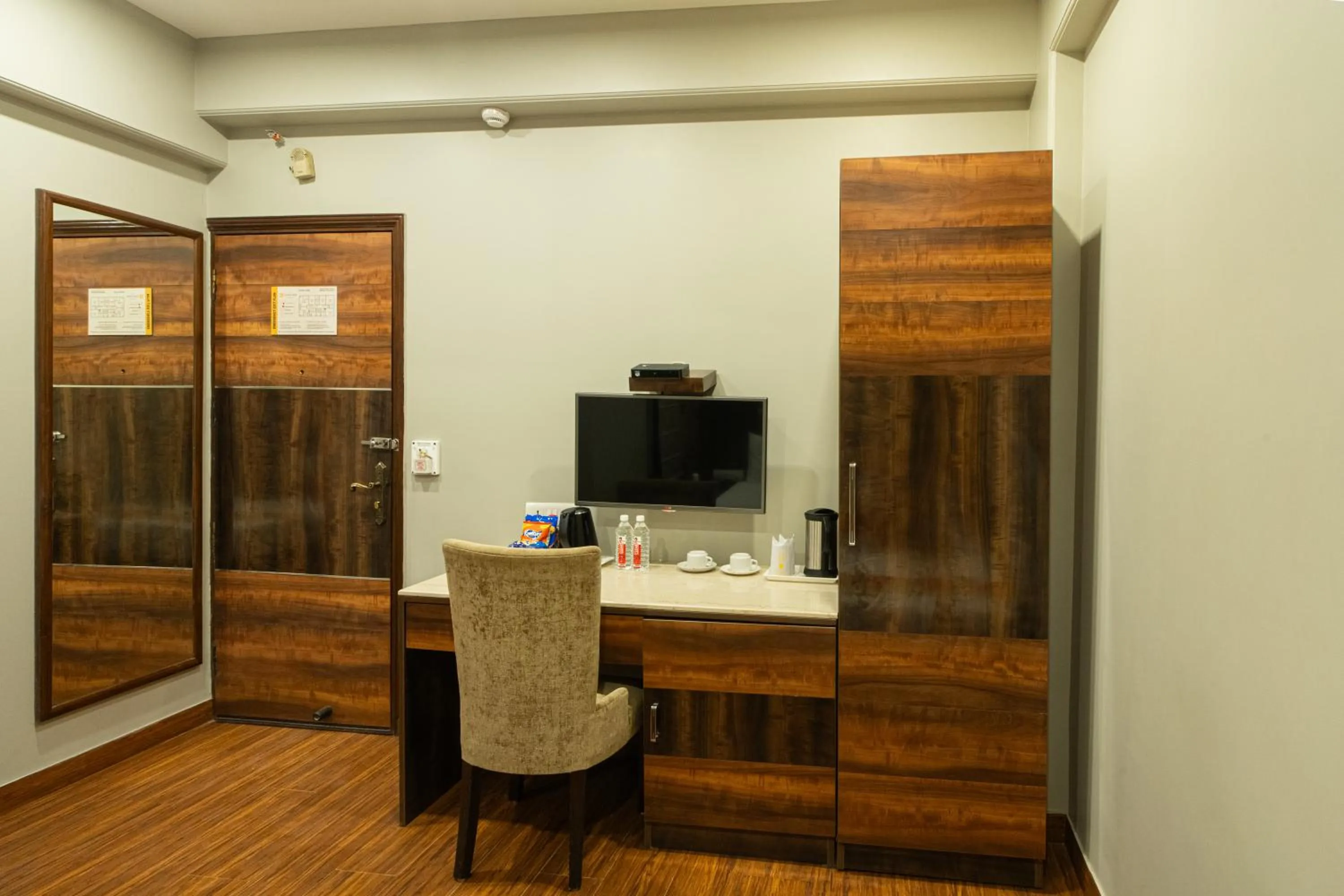 TV and multimedia in Hotel Sunstar Grand