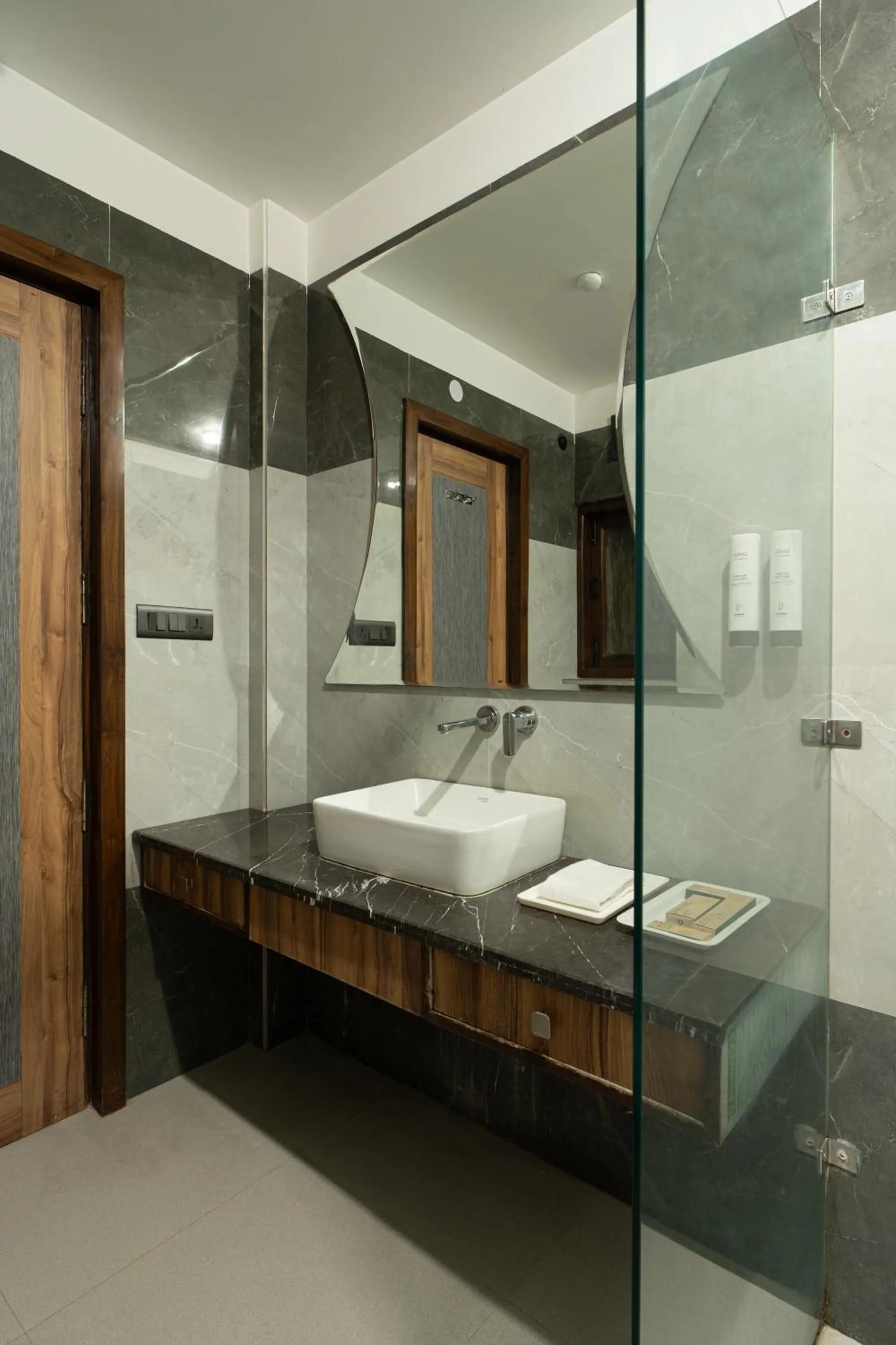 Bathroom in Hotel Sunstar Grand