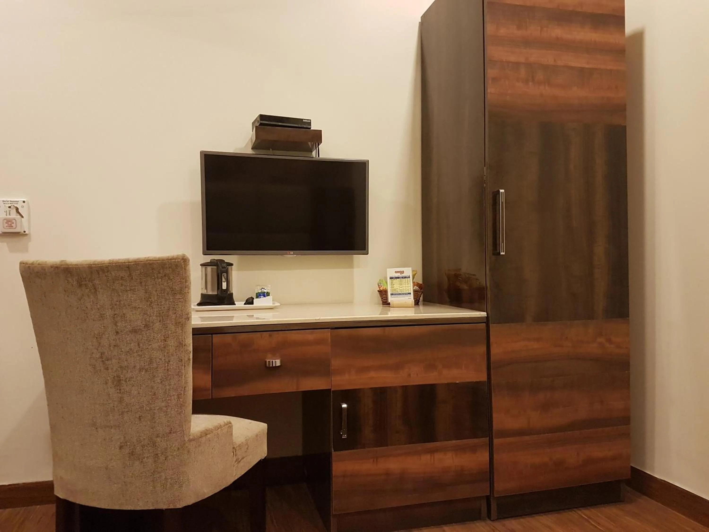 TV and multimedia in Hotel Sunstar Grand