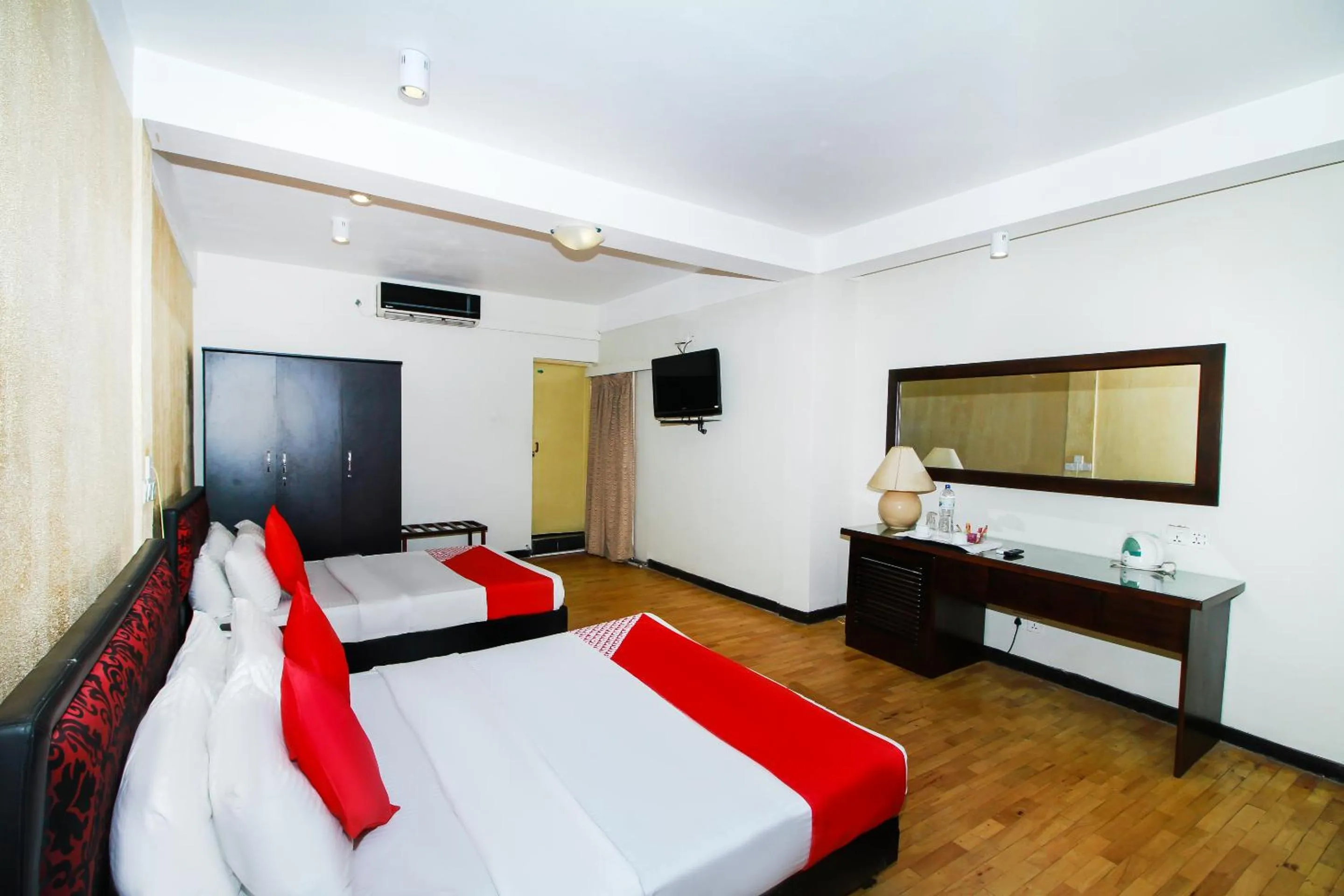 Bedroom, Bed in Omega Regency Colombo