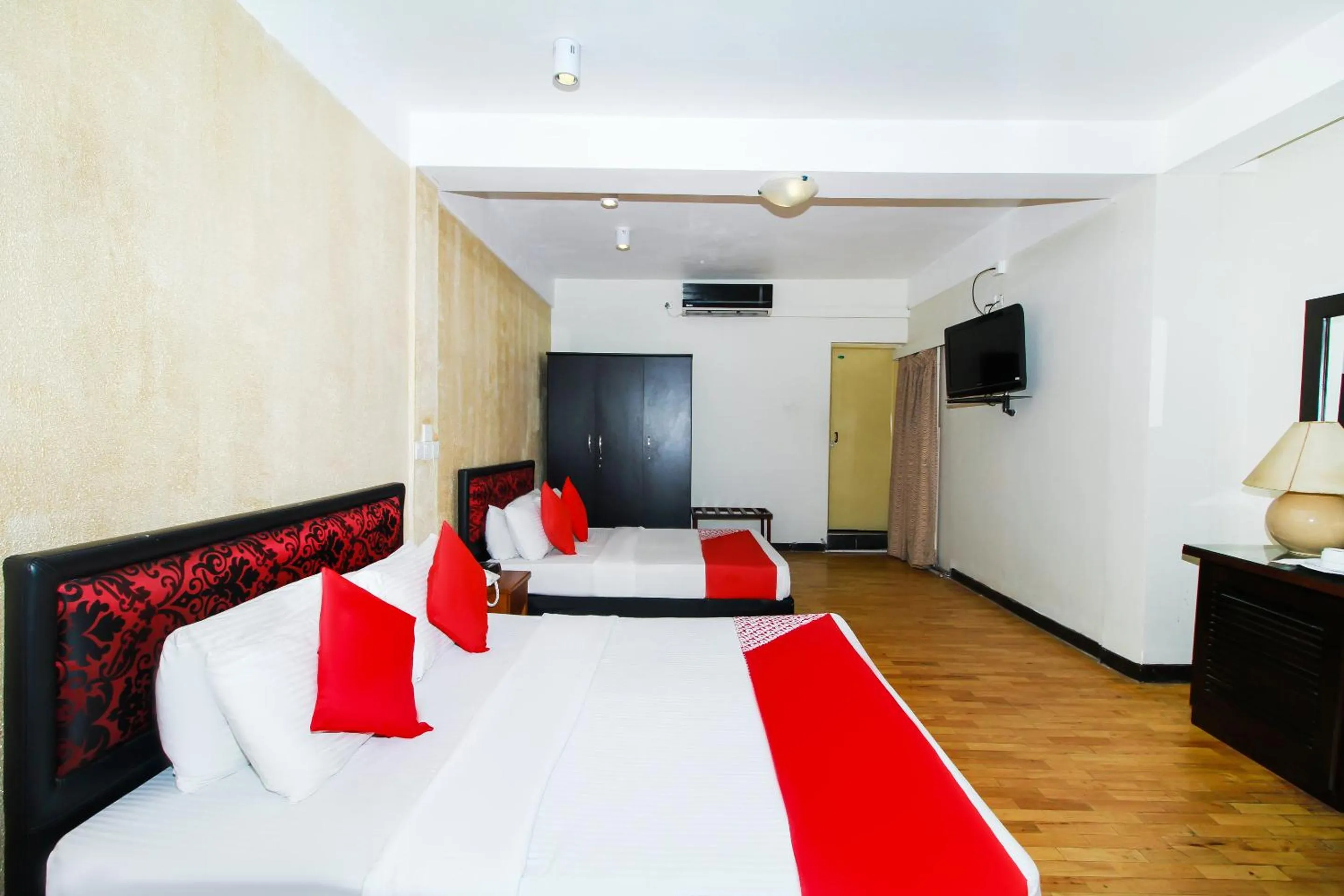 Bedroom, Bed in Omega Regency Colombo