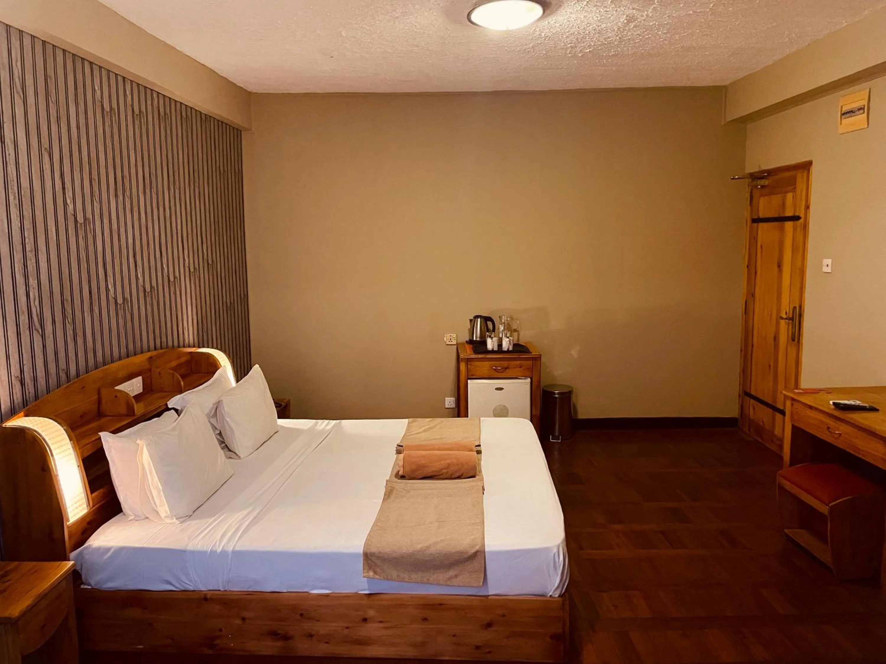 Bedroom, Bed in Omega Regency Colombo