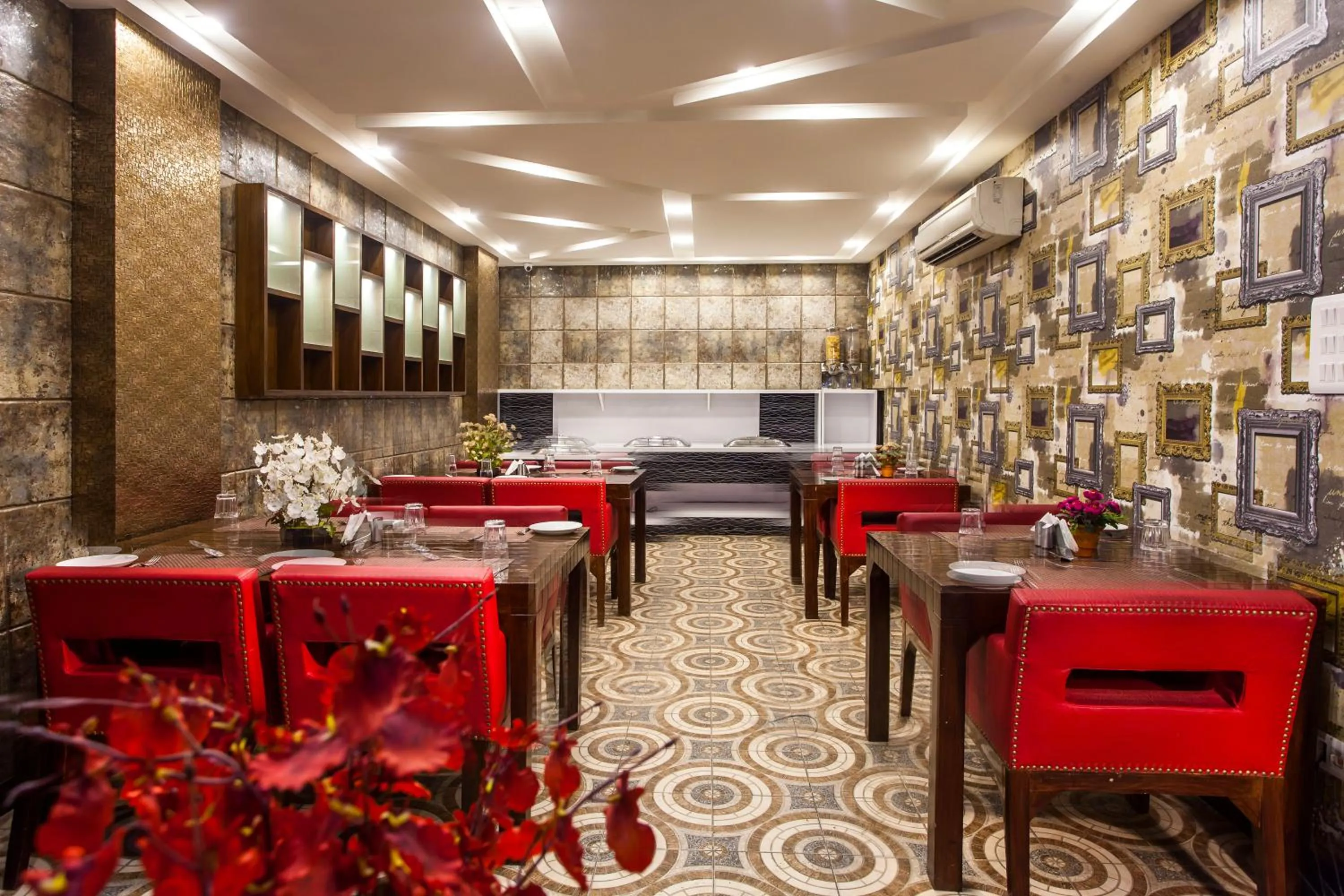 Restaurant/places to eat in Hotel Sunstar Heritage