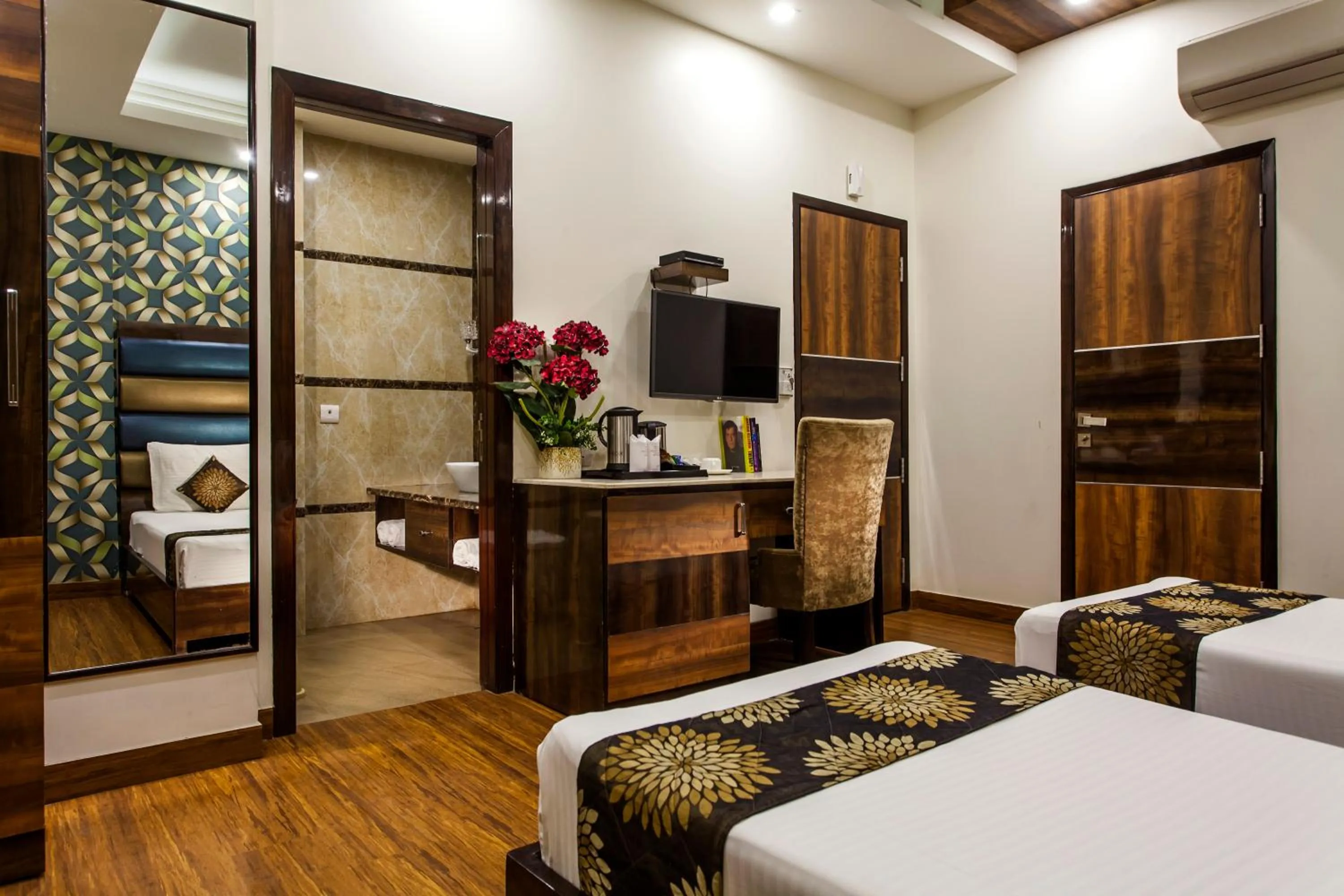 TV and multimedia, Bed in Hotel Sunstar Heritage