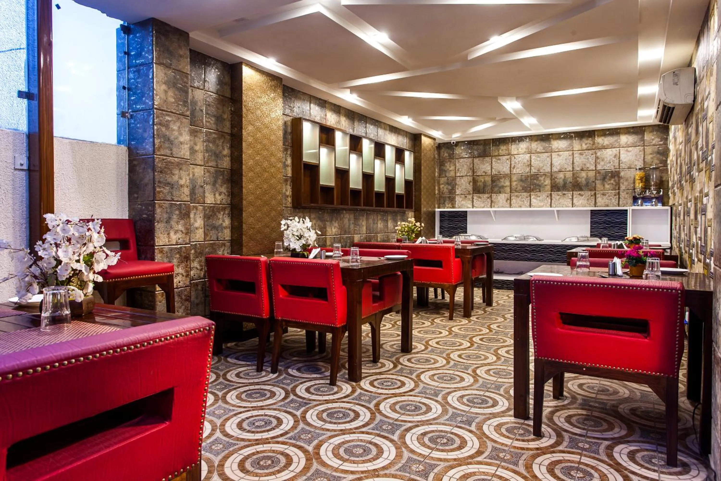 Restaurant/places to eat in Hotel Sunstar Heritage