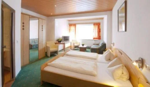 Communal lounge/ TV room, Bed in Clubhotel Götzens