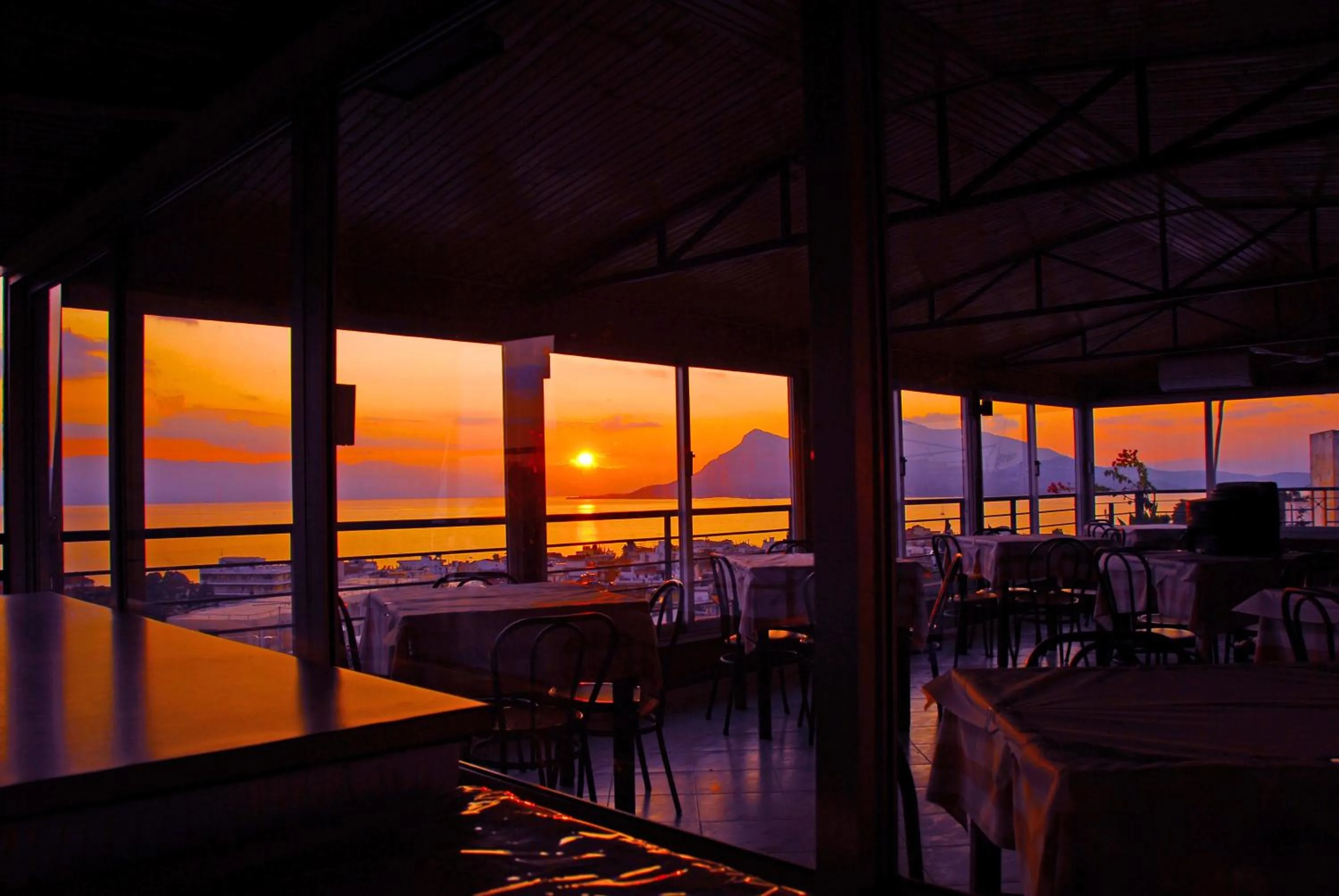 Restaurant/places to eat in Mitho Hotel Spa