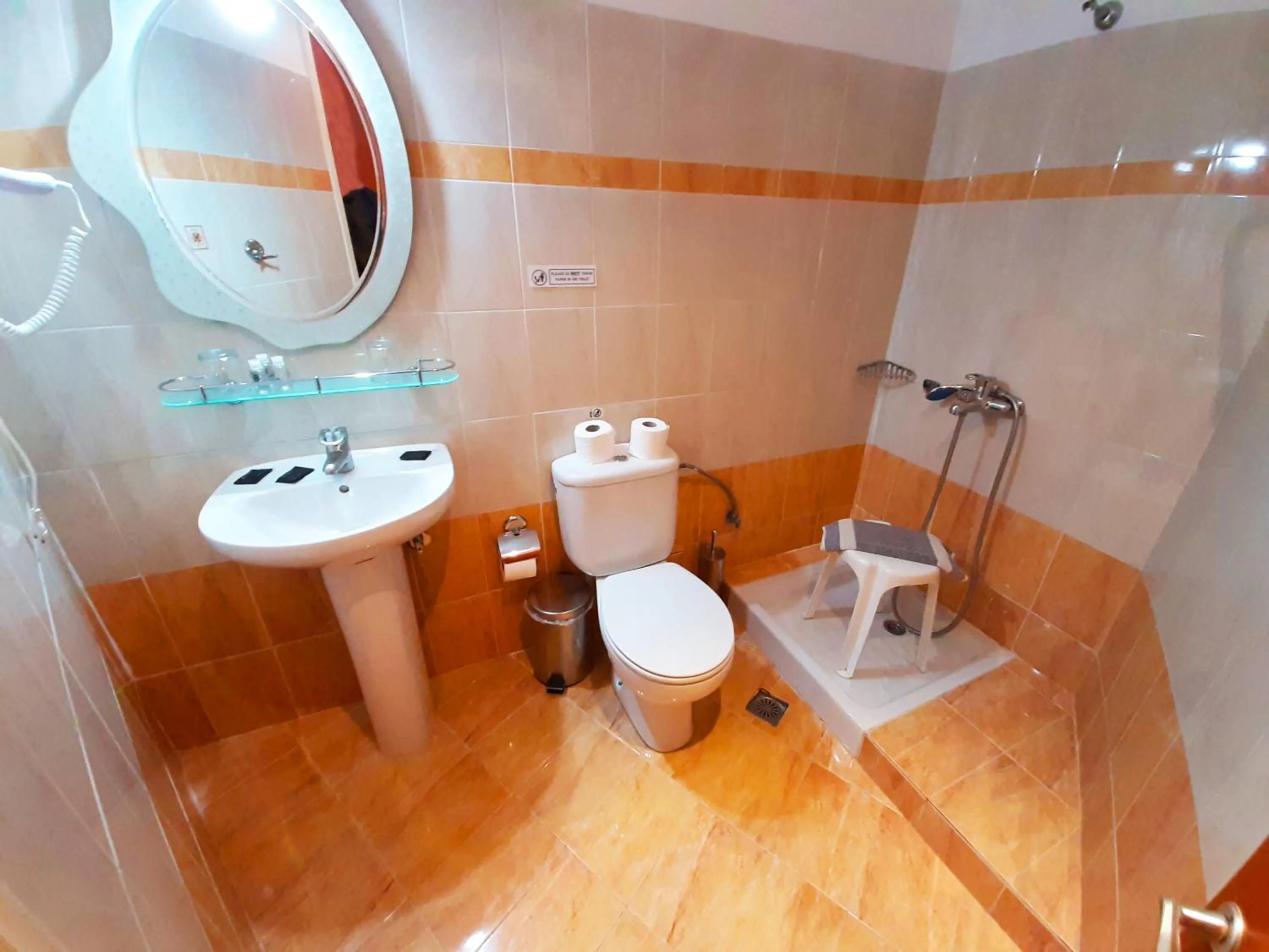 Shower in Mitho Hotel Spa