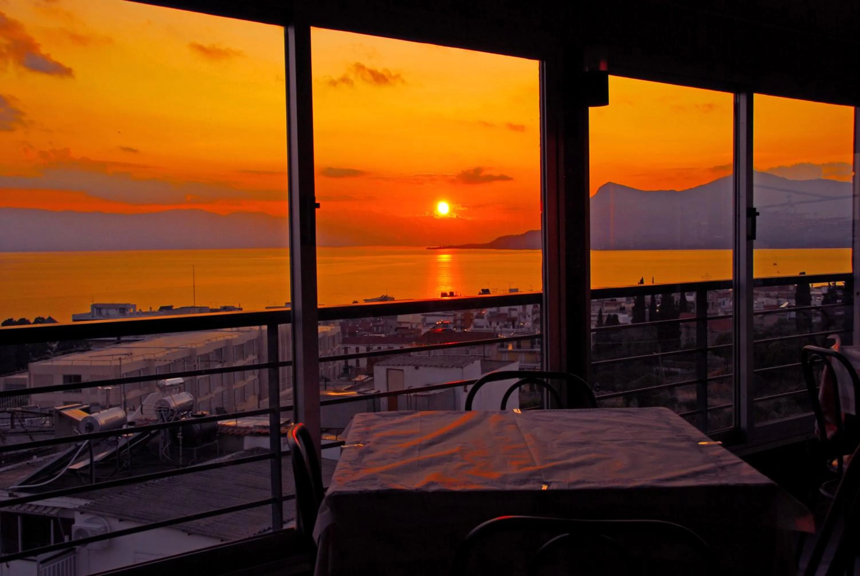 Restaurant/places to eat in Mitho Hotel Spa