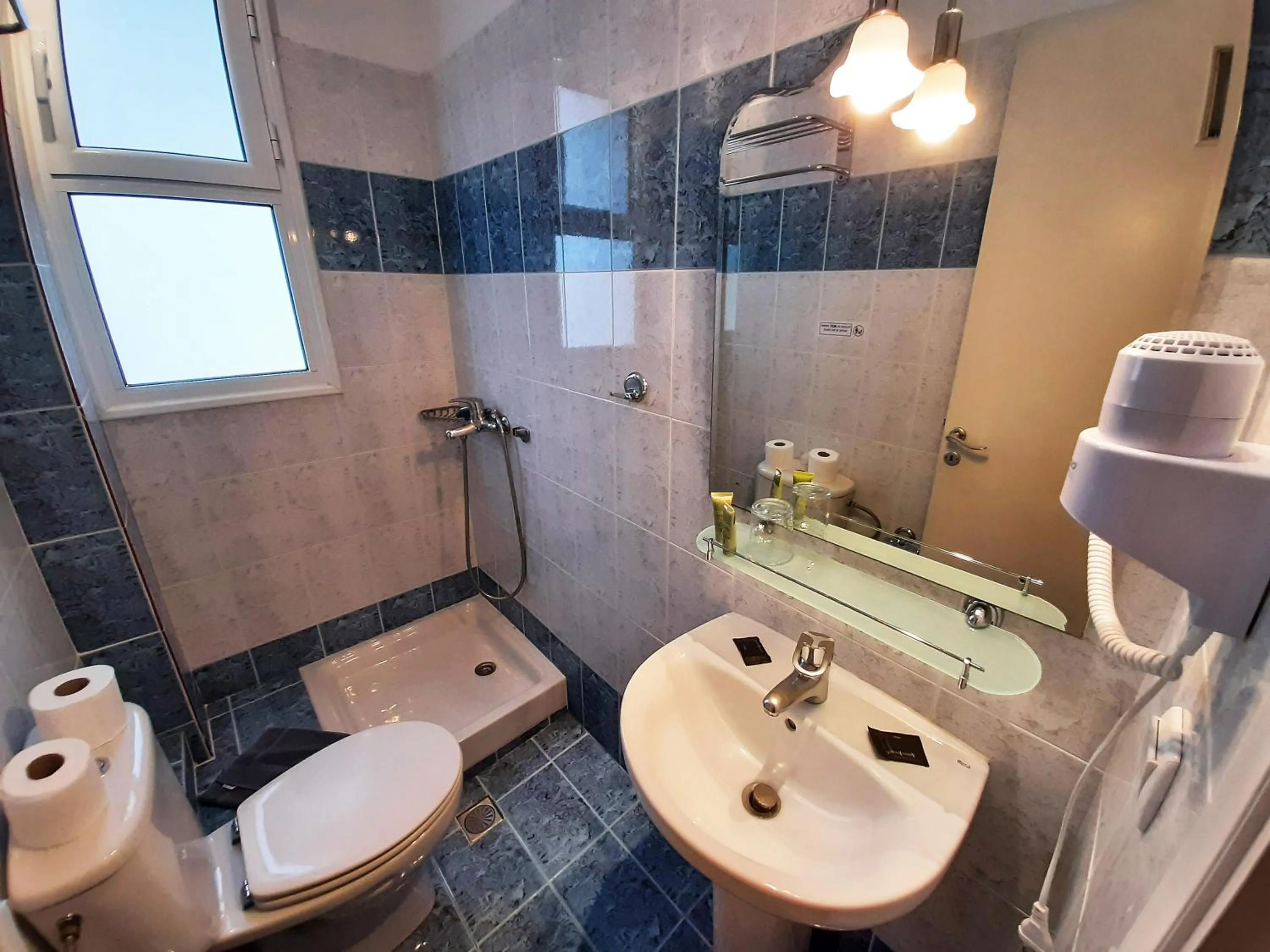 Shower in Mitho Hotel Spa