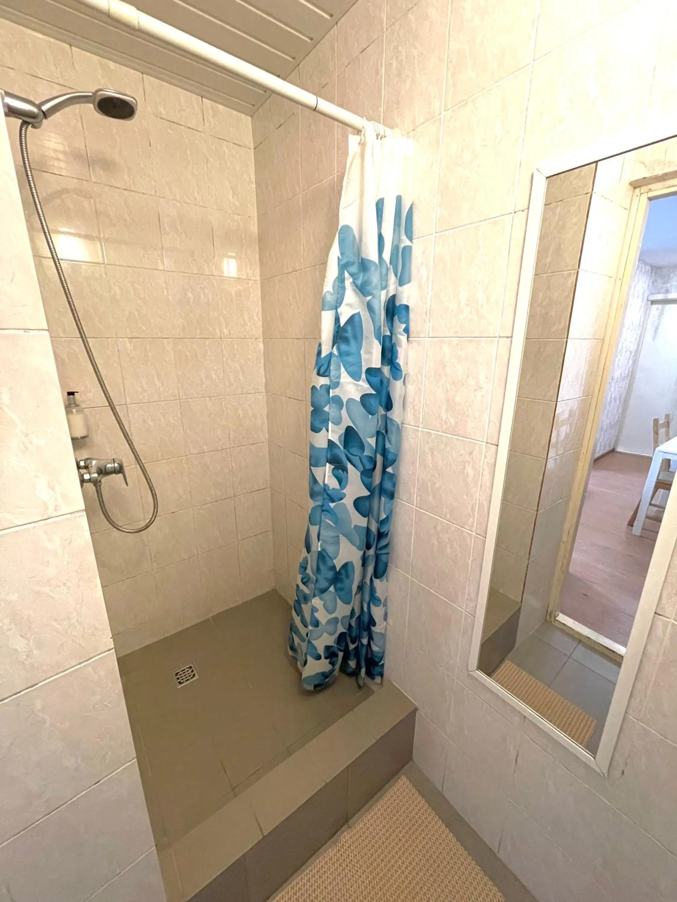 Shower in Savan House "Easy Kaunas"
