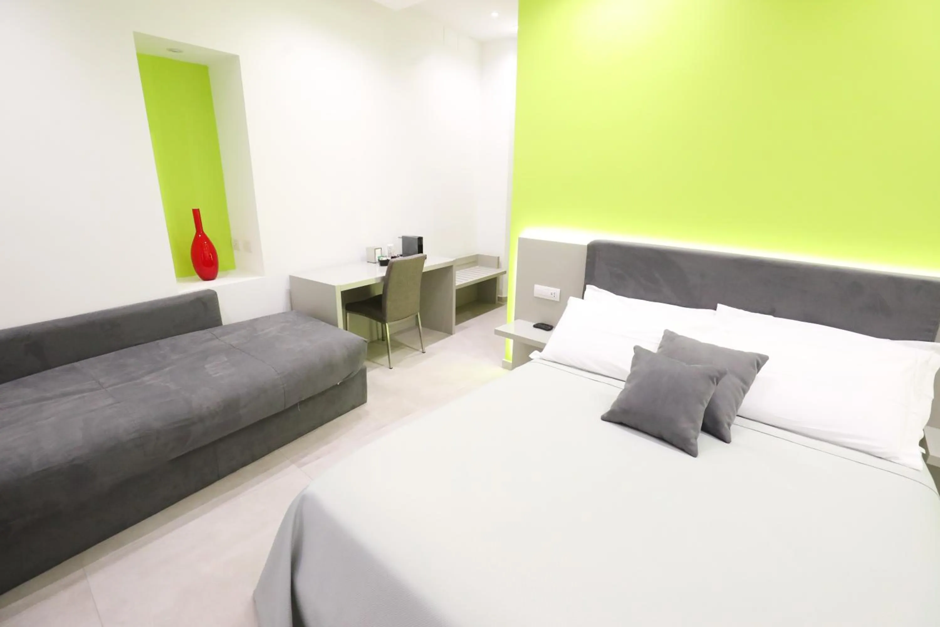 Bed in Toledo 16 Luxury Suites