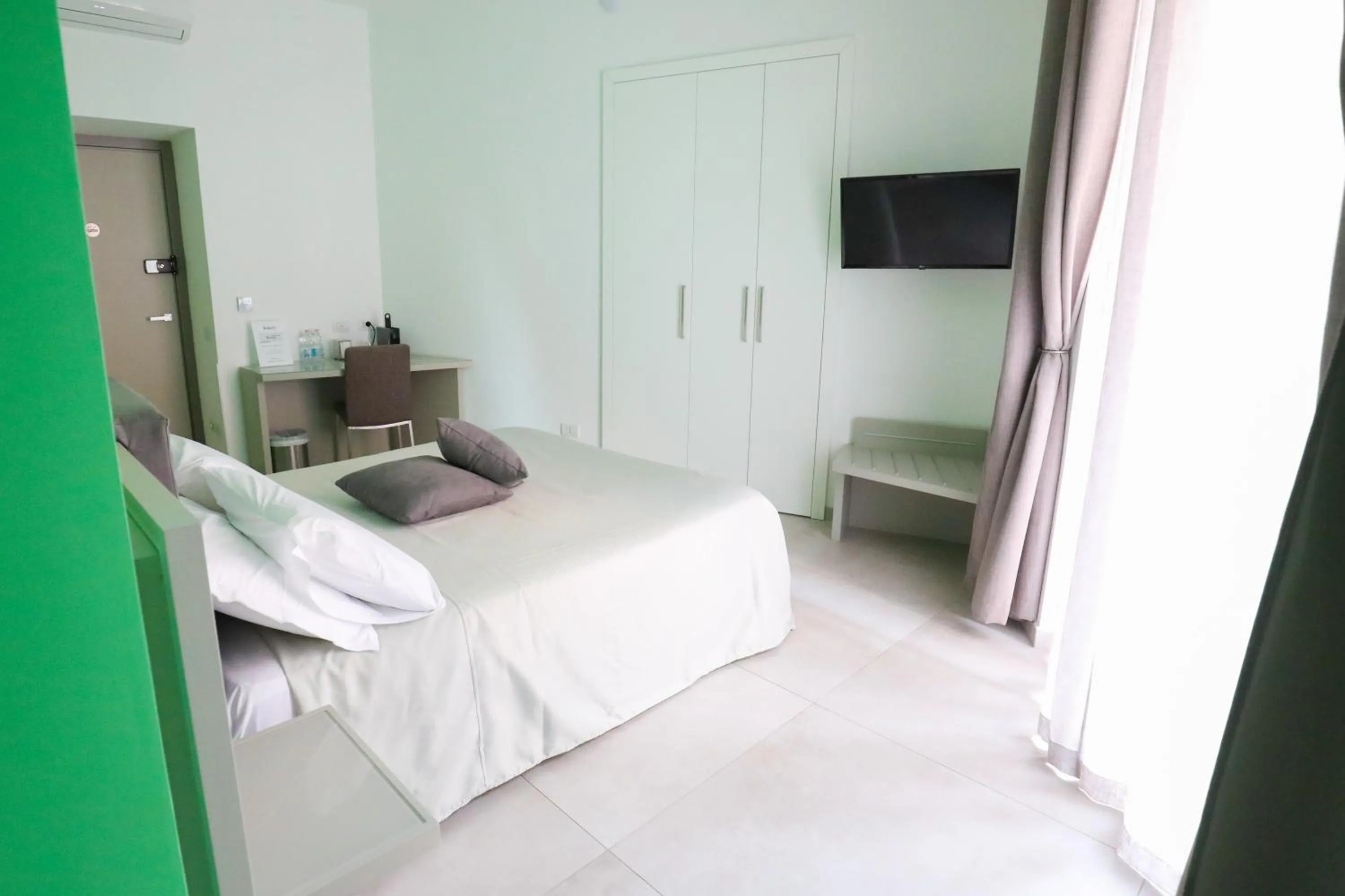 Bed in Toledo 16 Luxury Suites