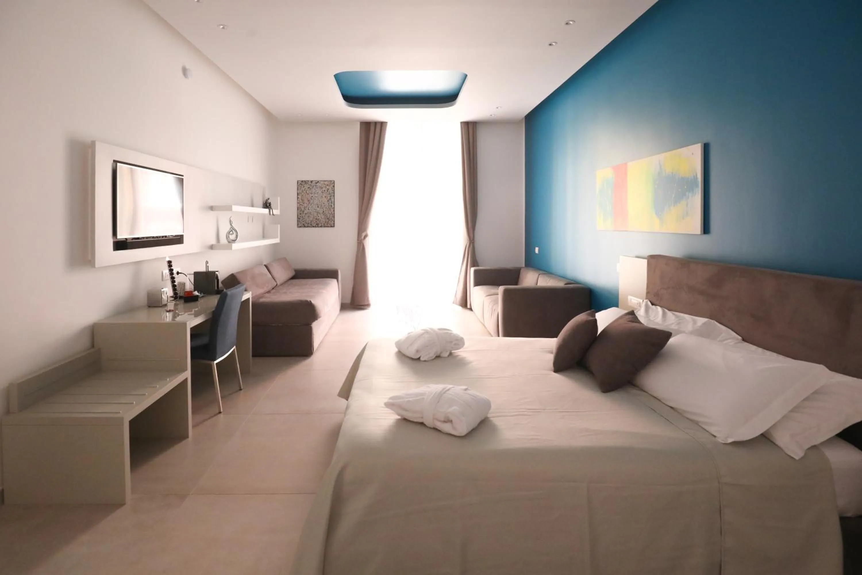 Bed in Toledo 16 Luxury Suites