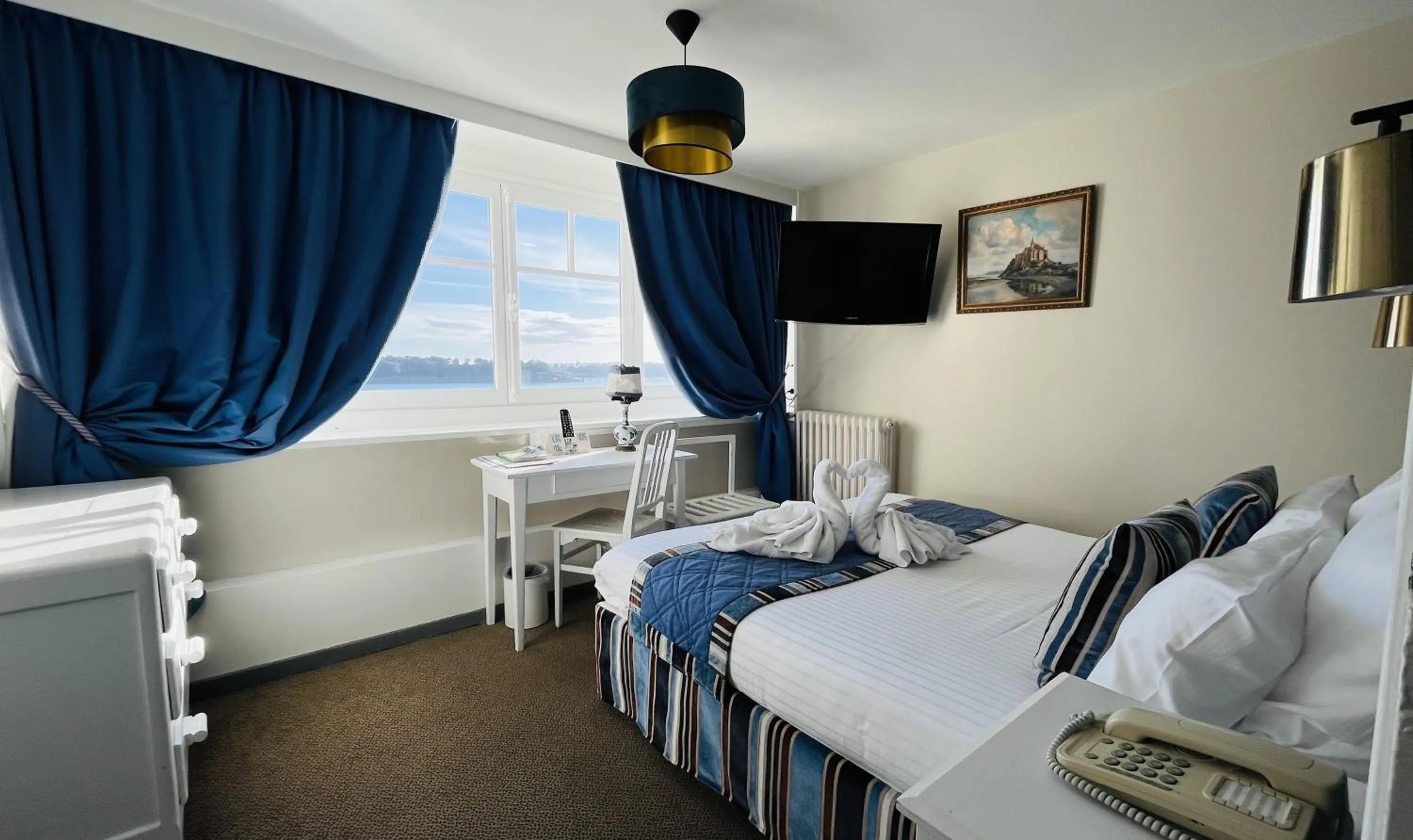 Bedroom, Bed in Logis Hôtel Restaurant le Printania