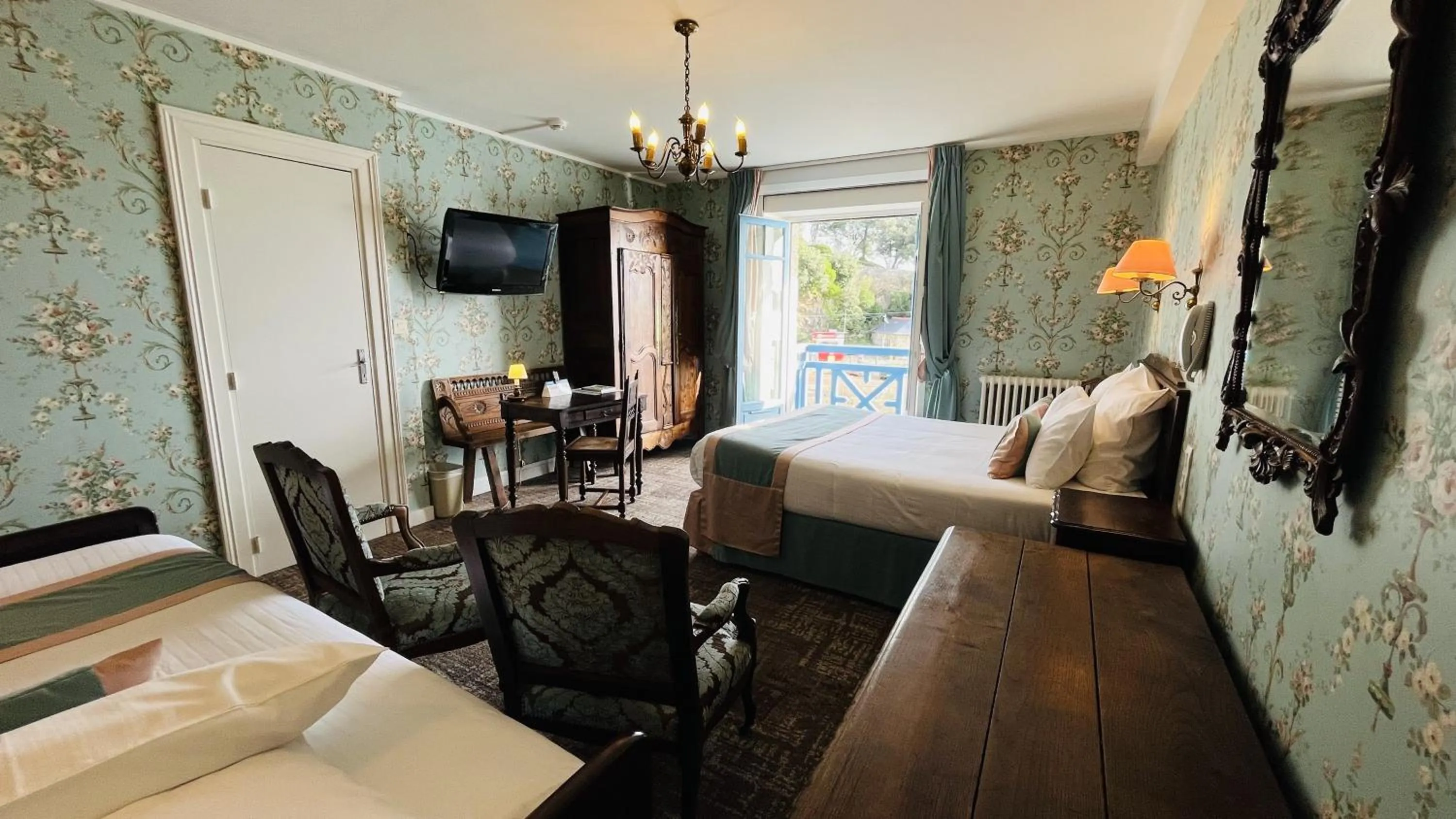 Bedroom, Bed in Logis Hôtel Restaurant le Printania