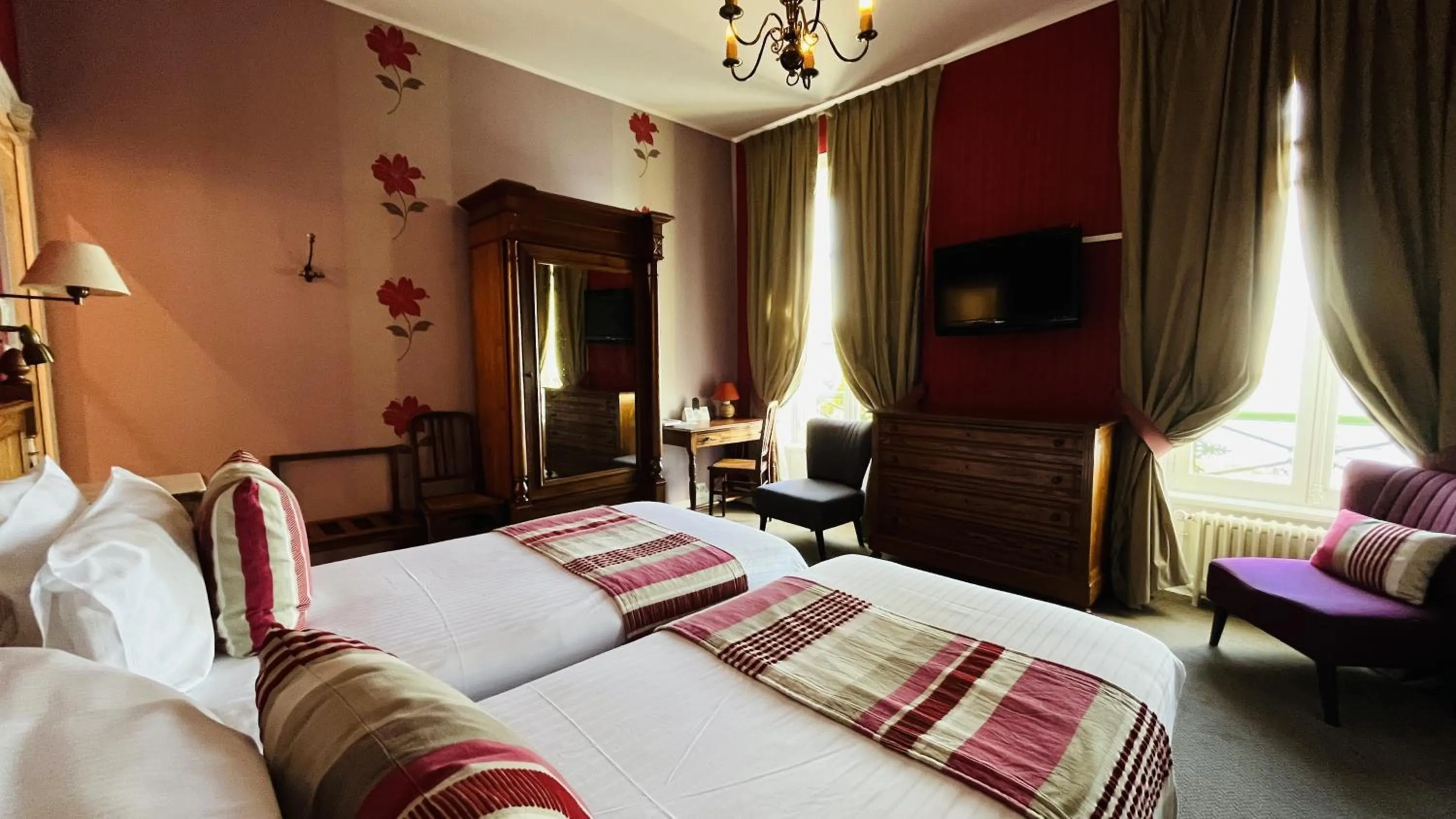 Bedroom, Bed in Logis Hôtel Restaurant le Printania