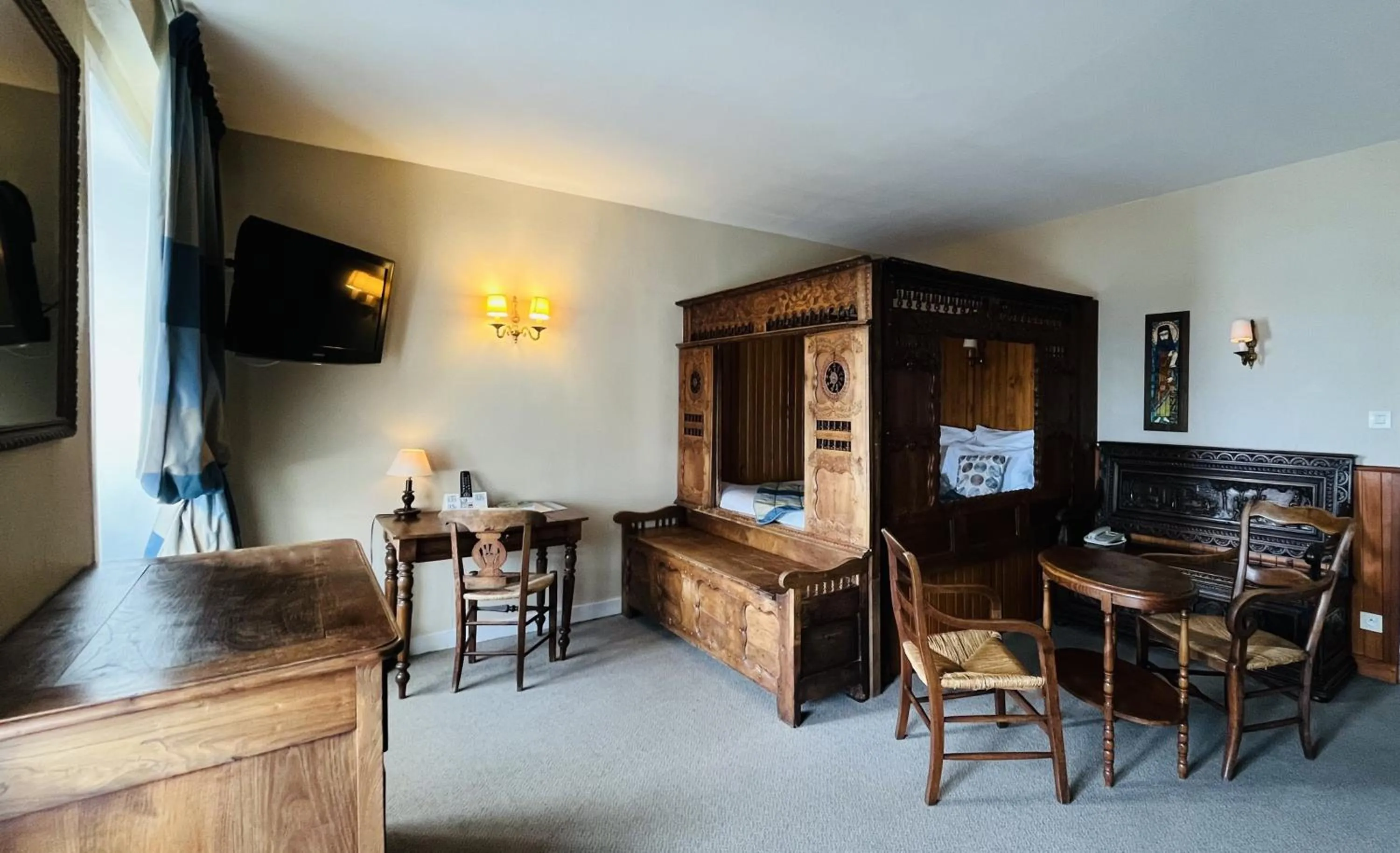 Bedroom in Logis Hôtel Restaurant le Printania