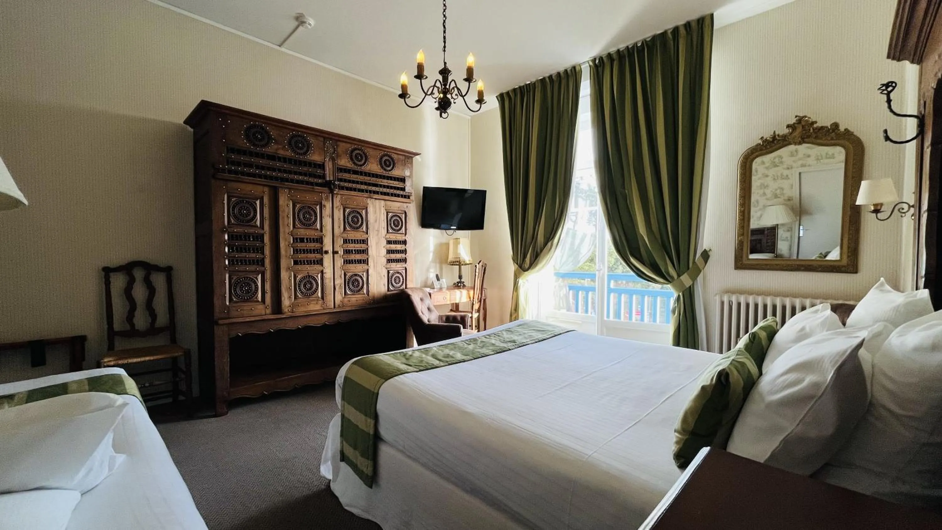 Bedroom, Bed in Logis Hôtel Restaurant le Printania