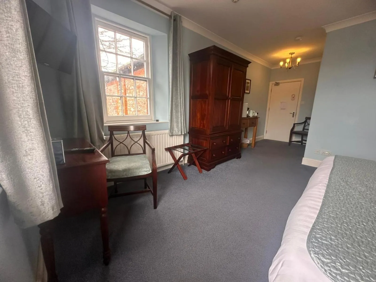 Bed in Manor Inn Galmpton