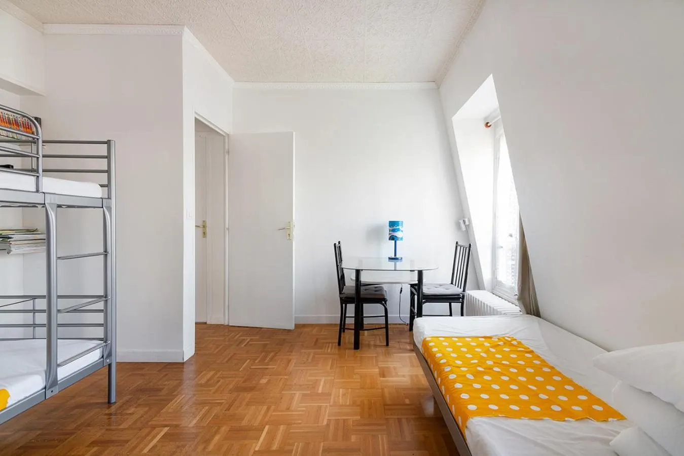 Seating area in Cameleon Paris Guesthouse