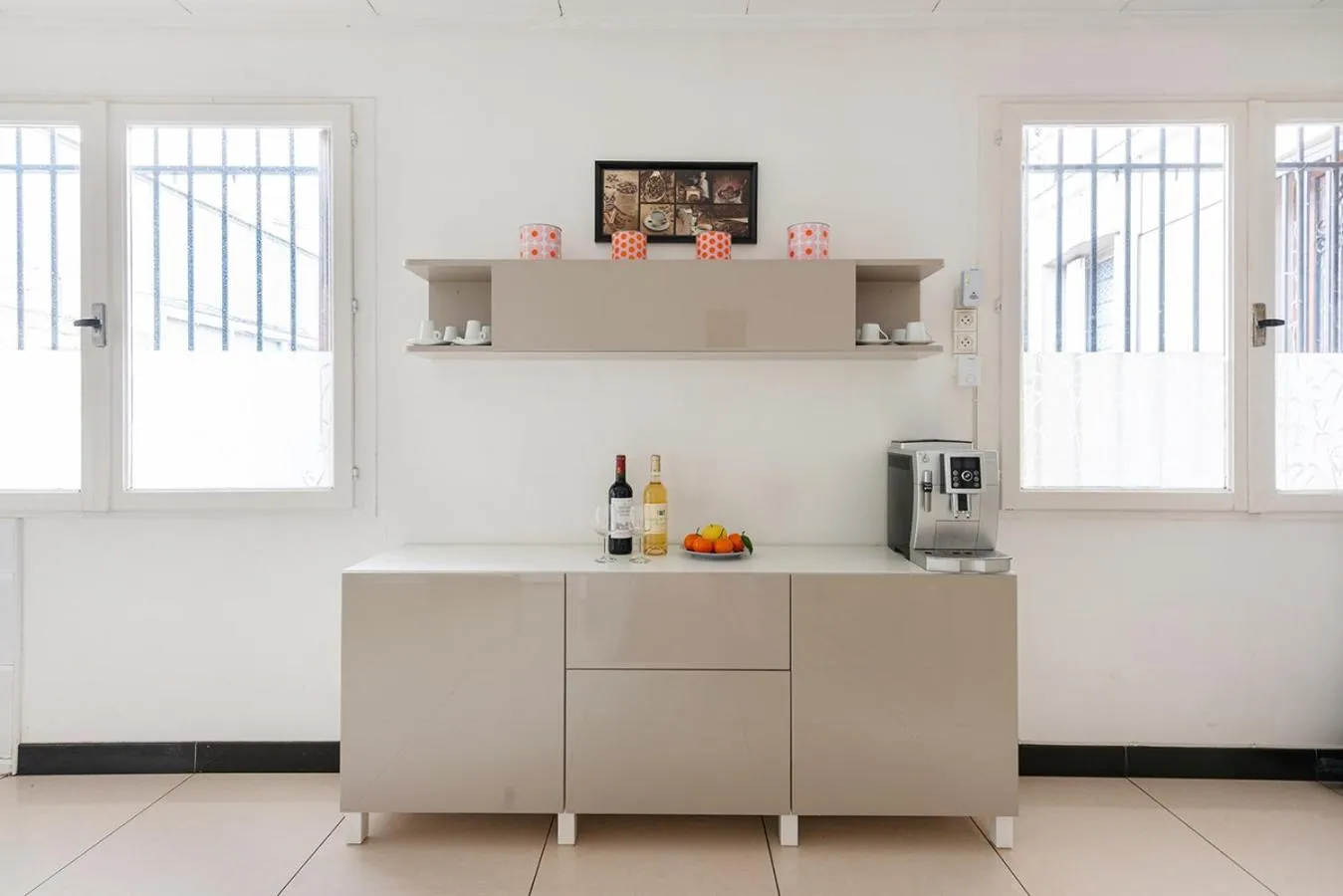 Breakfast in Cameleon Paris Guesthouse