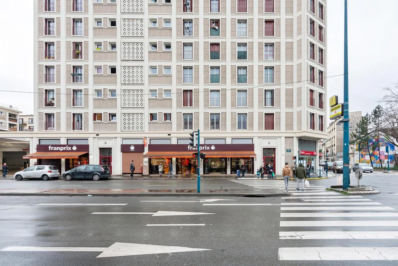 Property building in Cameleon Paris Guesthouse