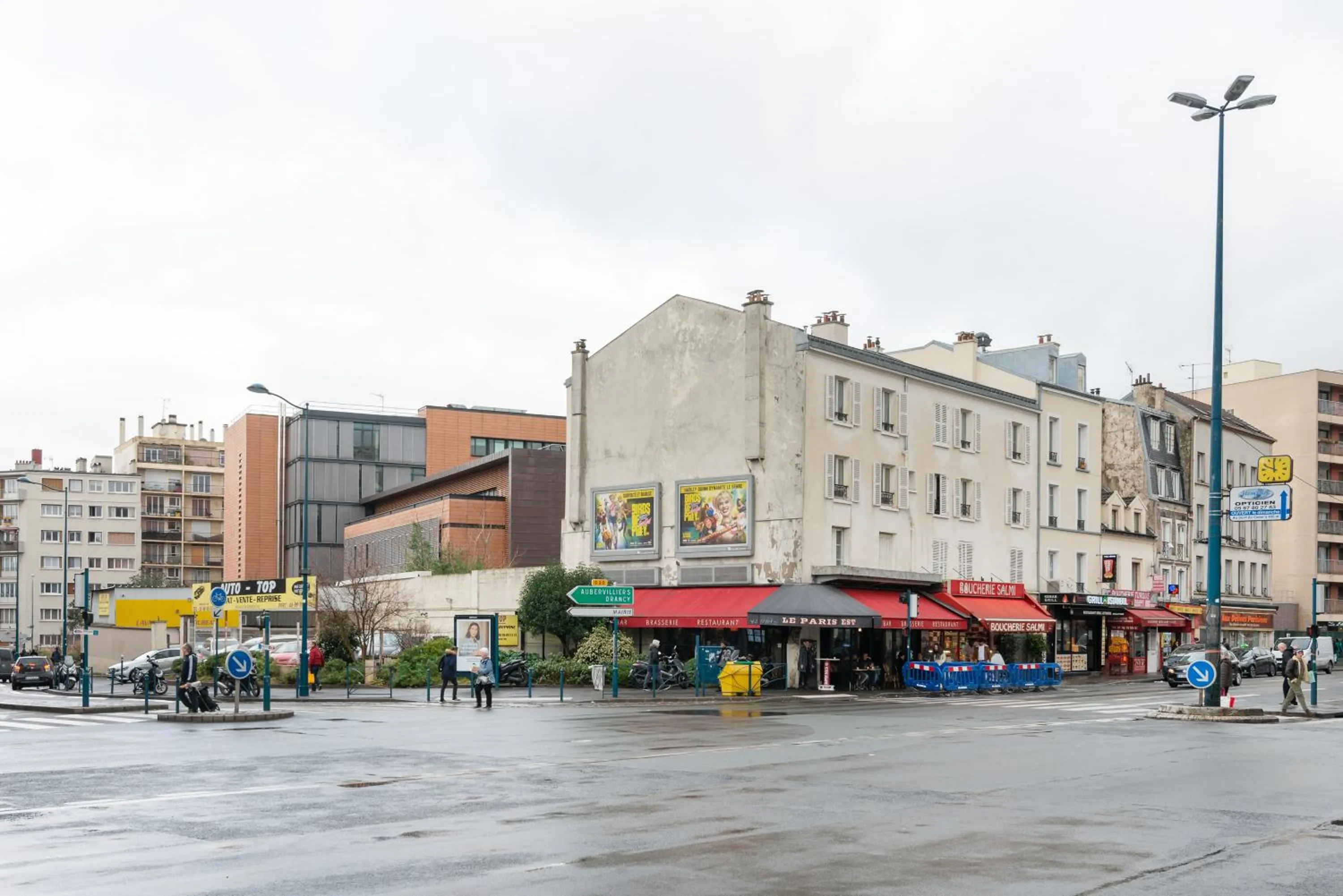 Property building in Cameleon Paris Guesthouse