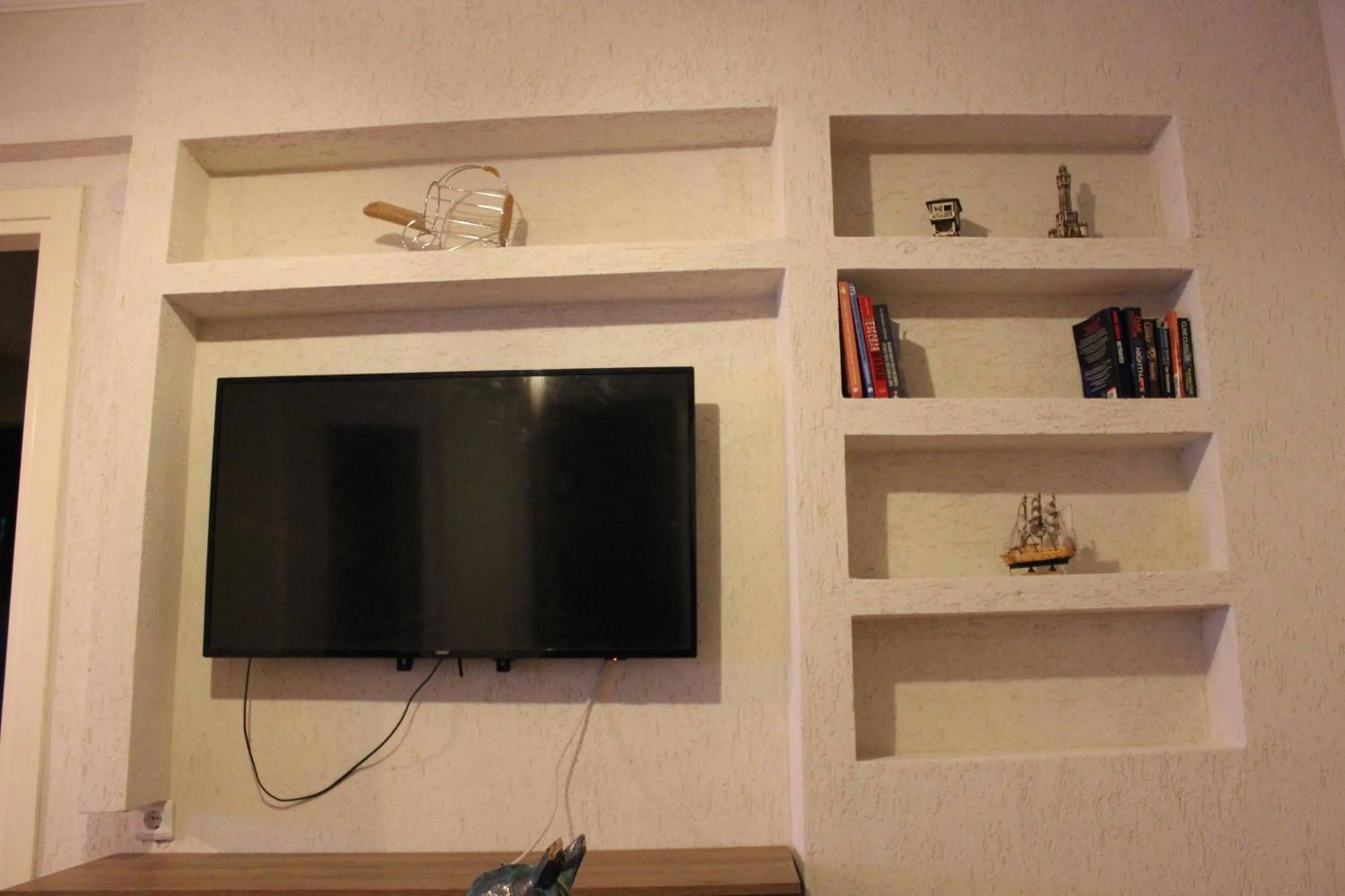 Library in Tunacan Hotel