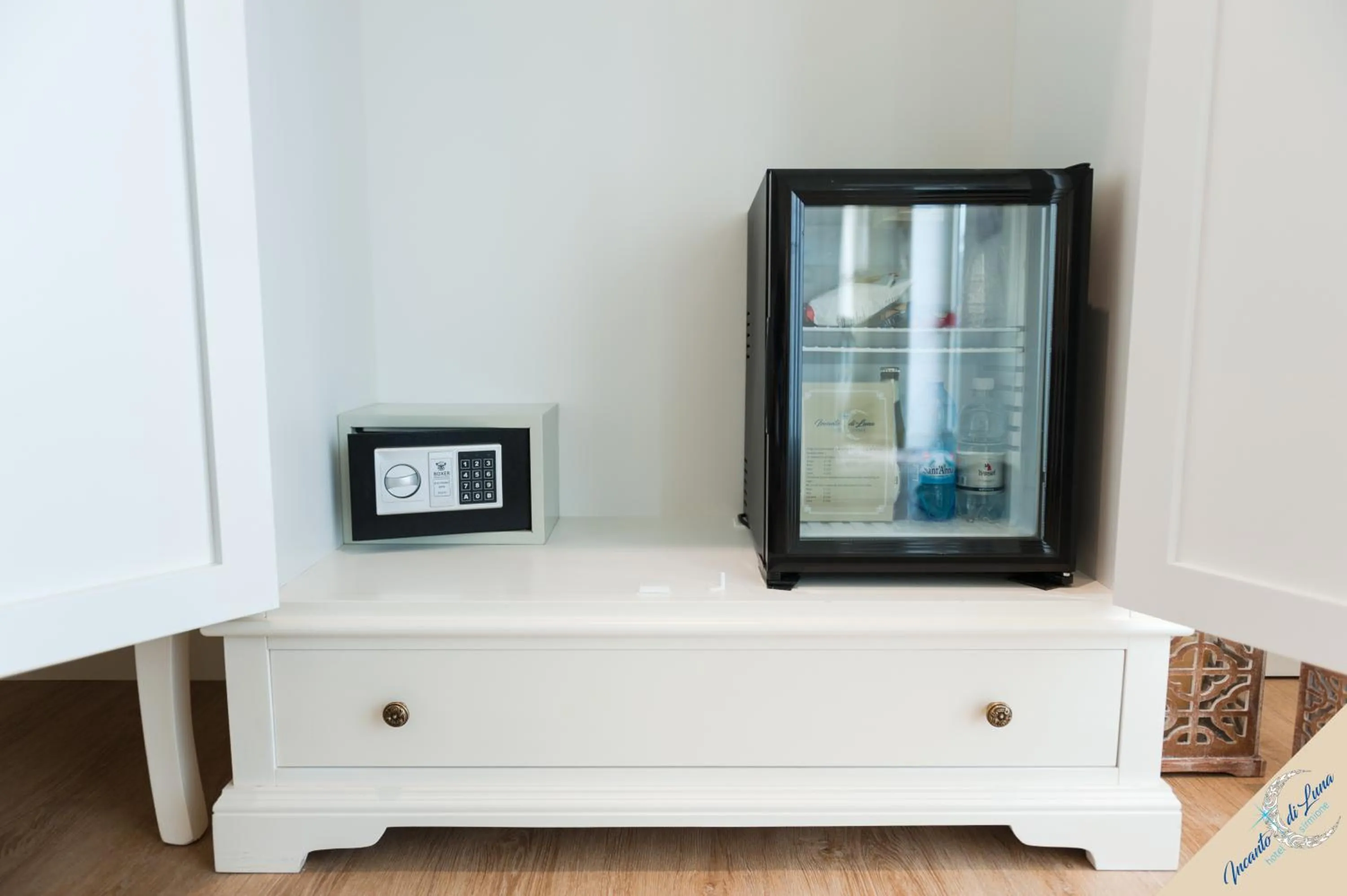 TV and multimedia in Incanto di Luna Hotel