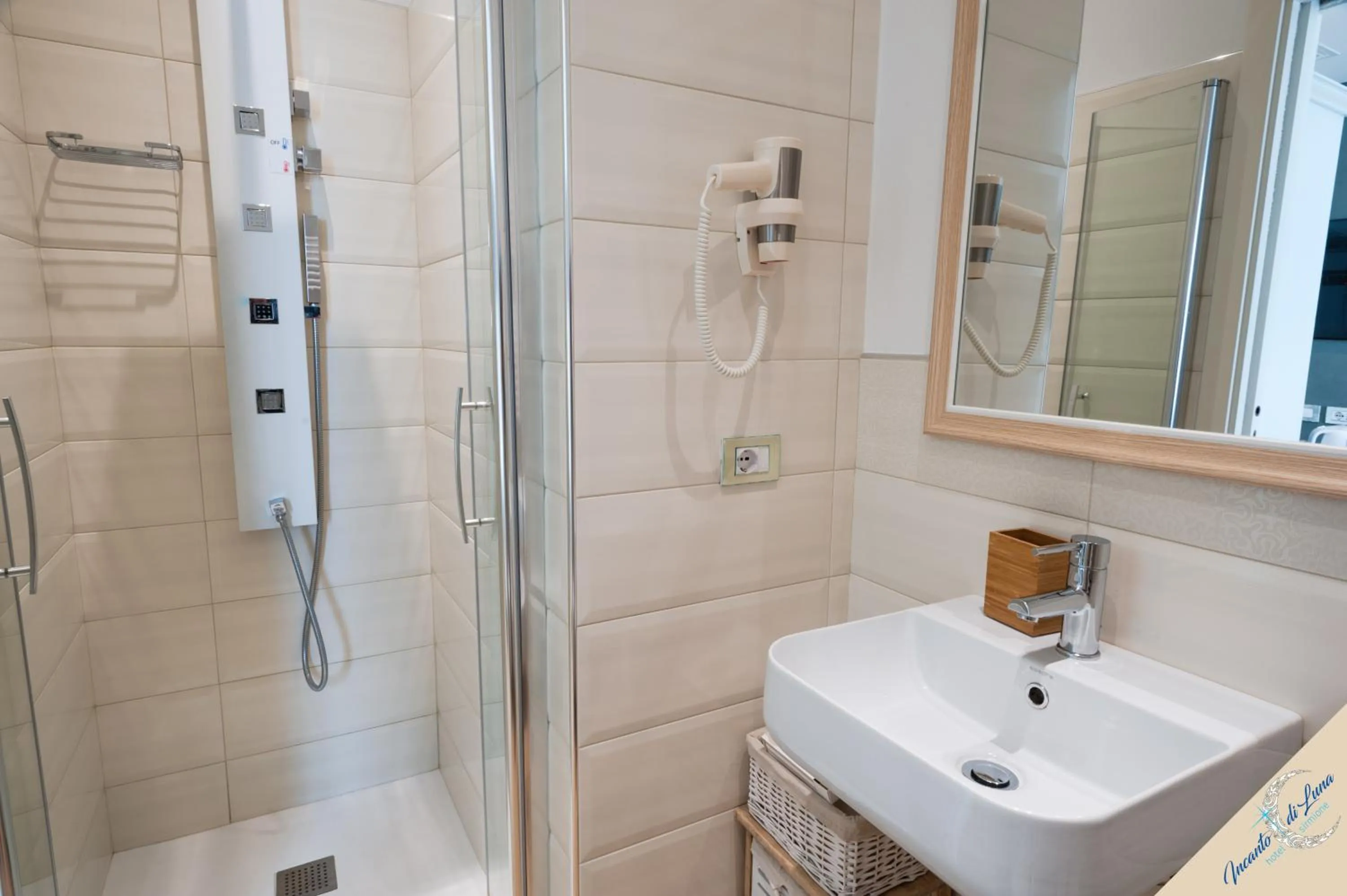 Shower in Incanto di Luna Hotel